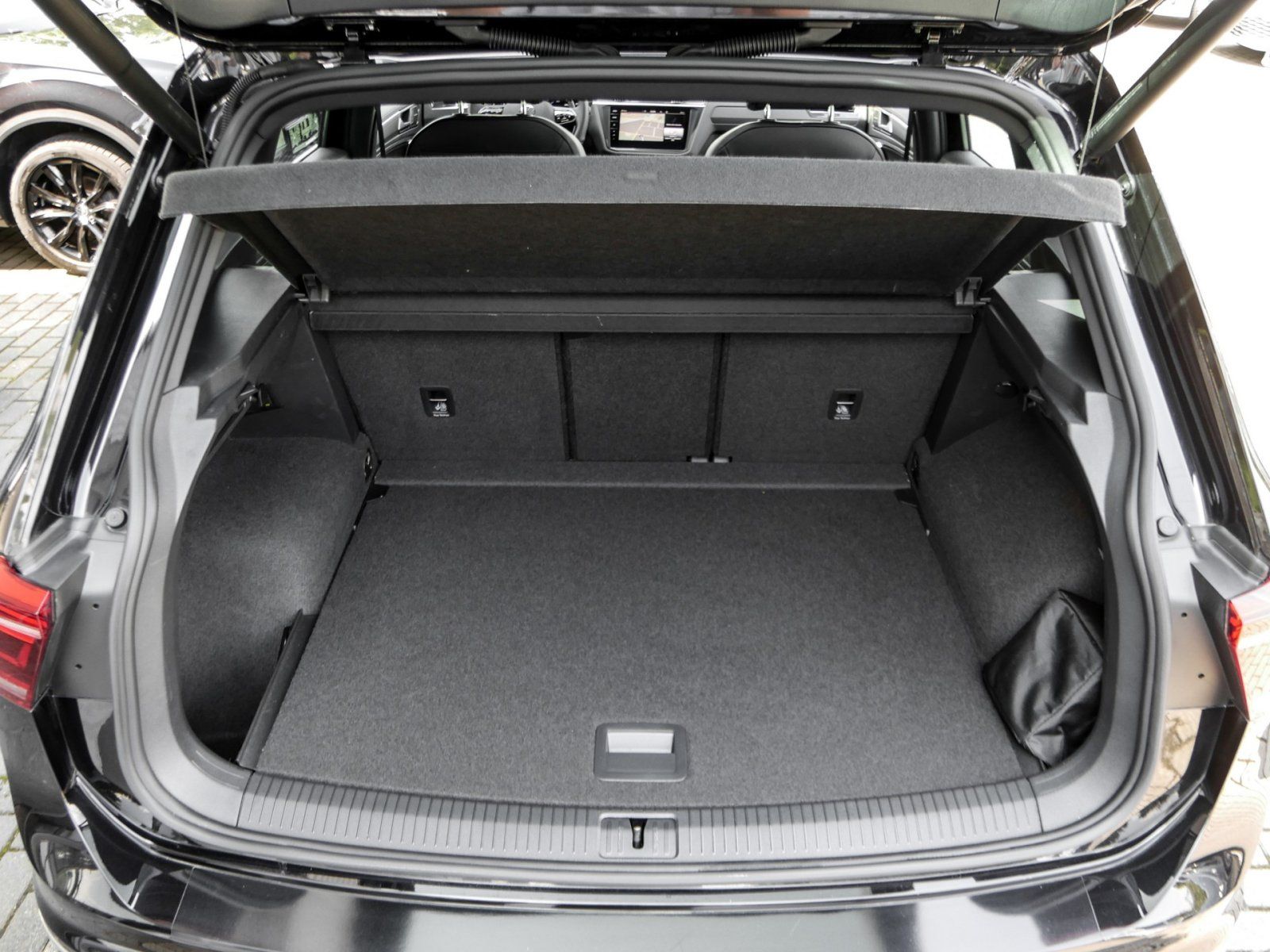 VW Tiguan 2.0TSI R 4Motion DSG-image-14