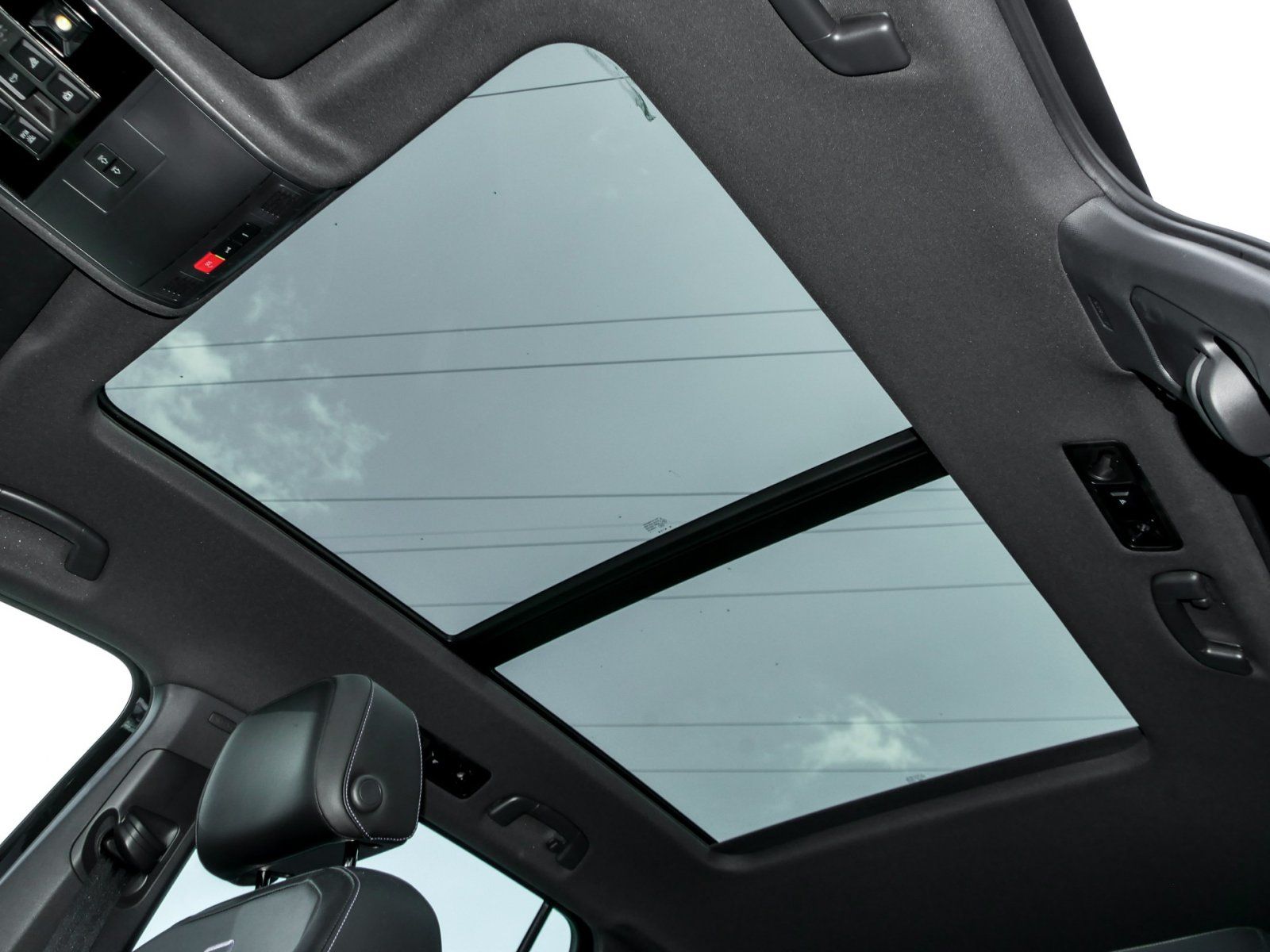 VW Tiguan 2.0TSI R 4Motion DSG-image-11