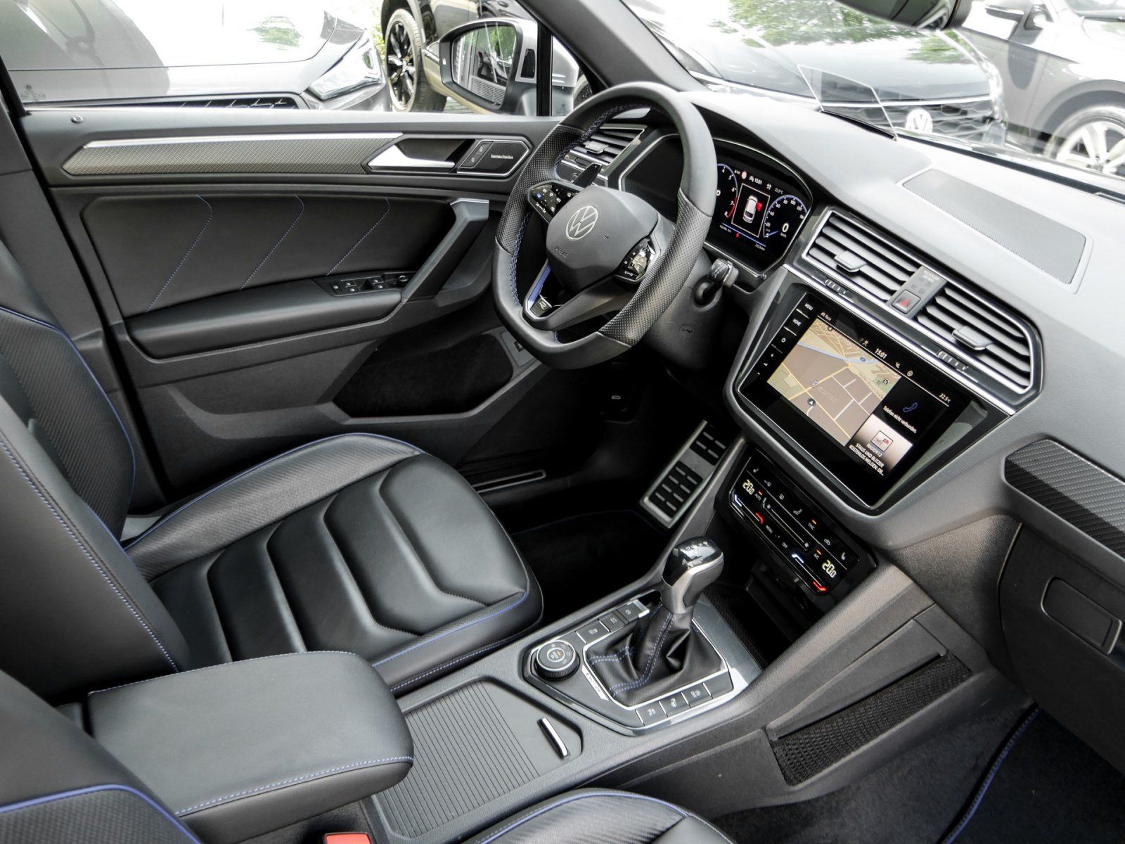 VW Tiguan 2.0TSI R 4Motion DSG-showroom-element-3