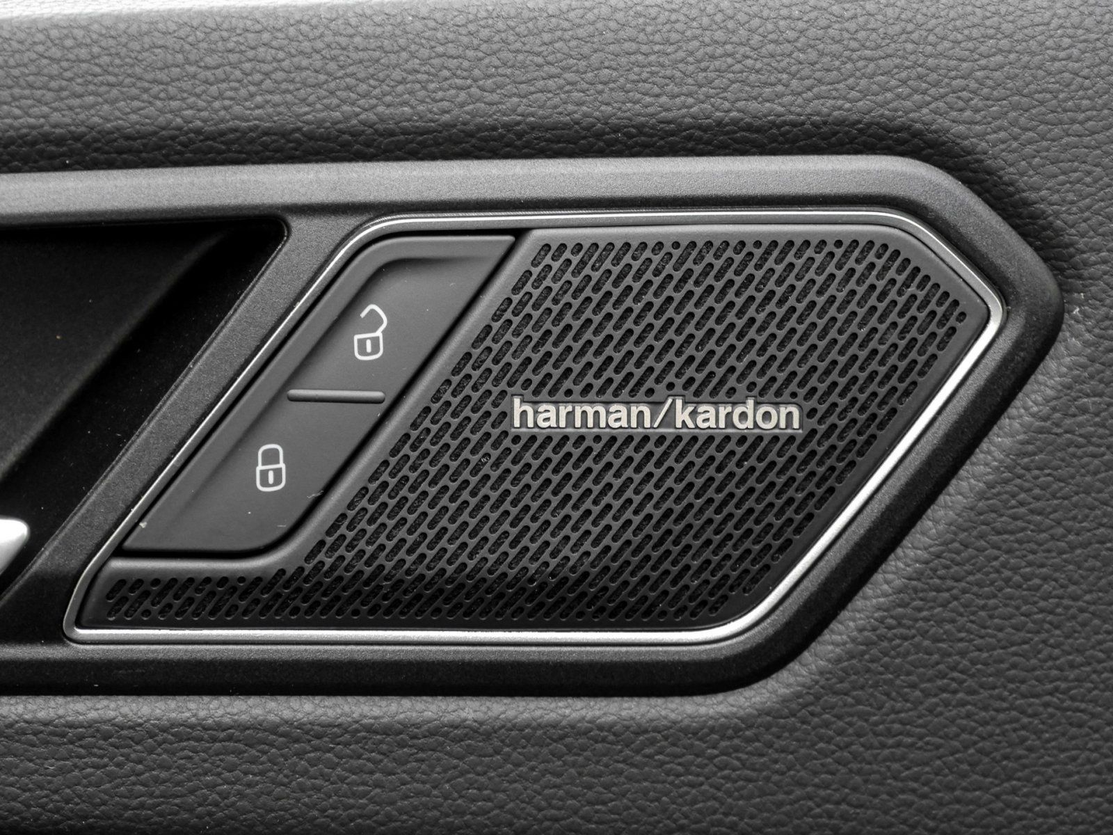VW Tiguan 2.0TSI R 4Motion DSG-image-12