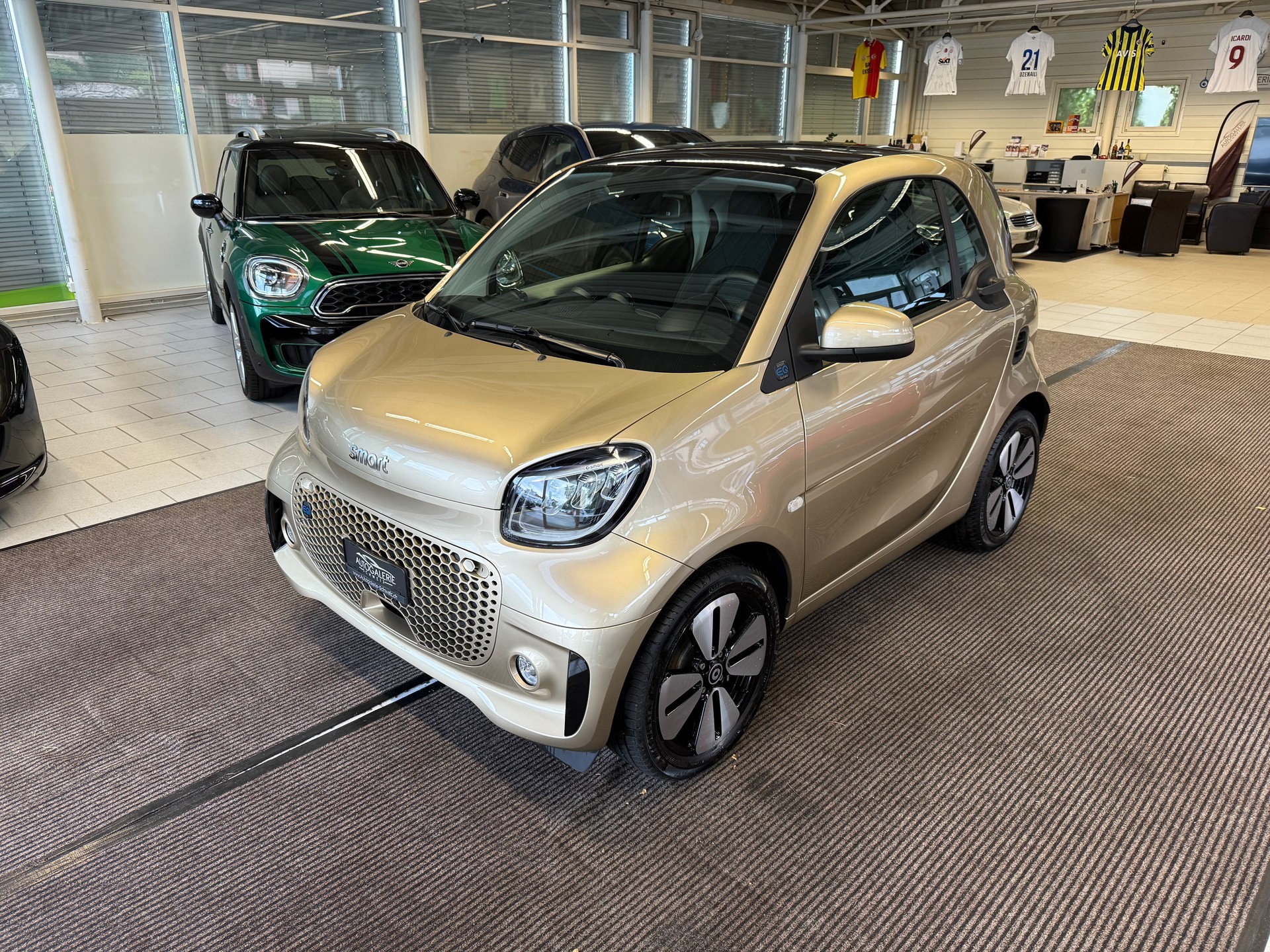 SMART fortwo EQ prime | CH Swiss | EXCLUSIVE PAKET | Panorama | Winter Paket | Voll-LED | Smart Media CarPlay |-showroom-element-1