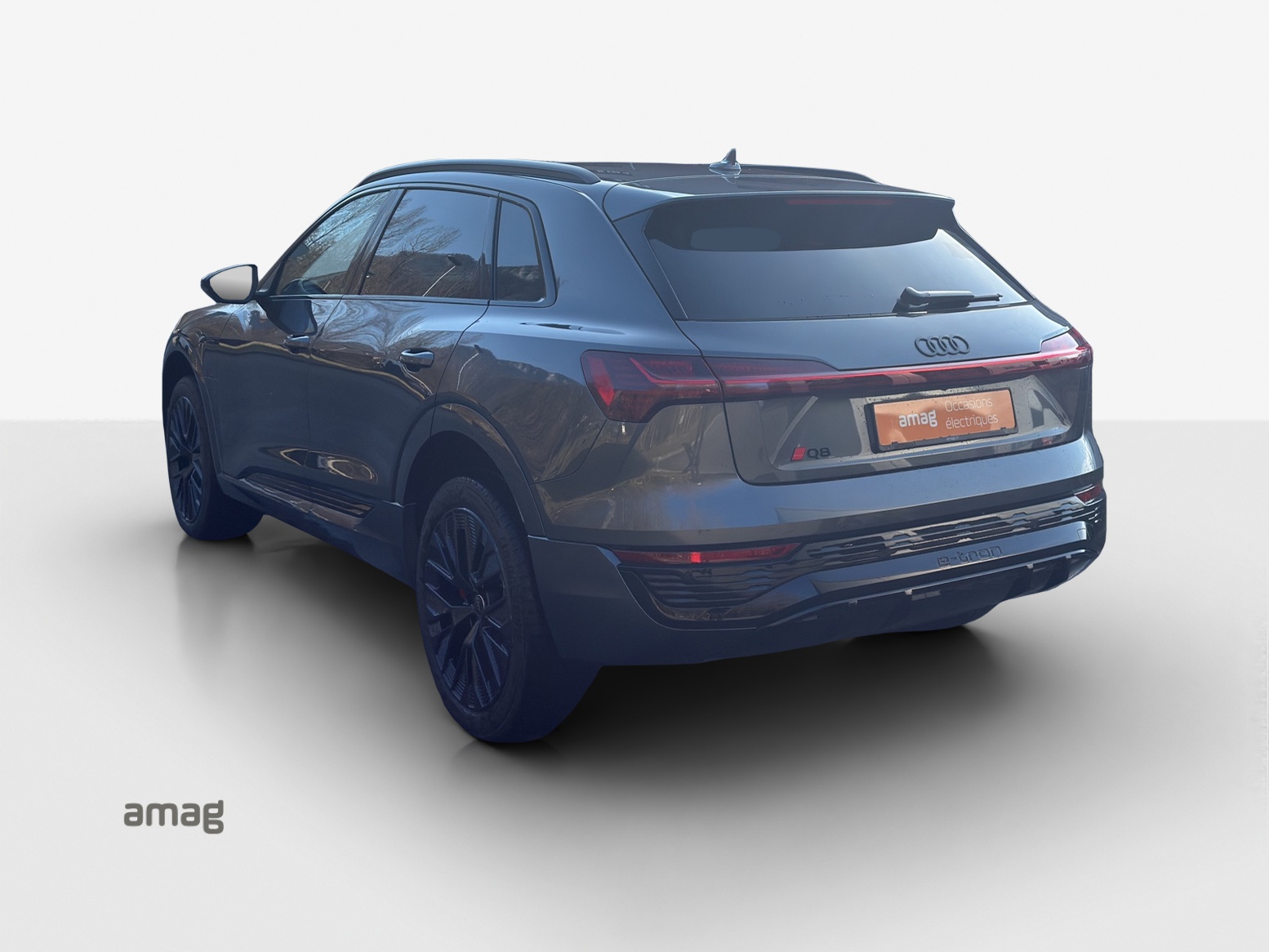 AUDI Q8 50 e-tron Black Edition quattro-showroom-element-2
