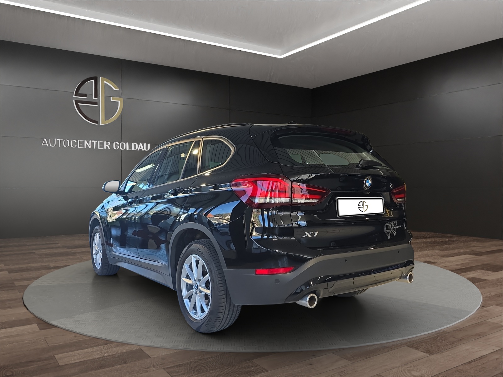 BMW X1 xDrive 20i Steptronic-showroom-element-1