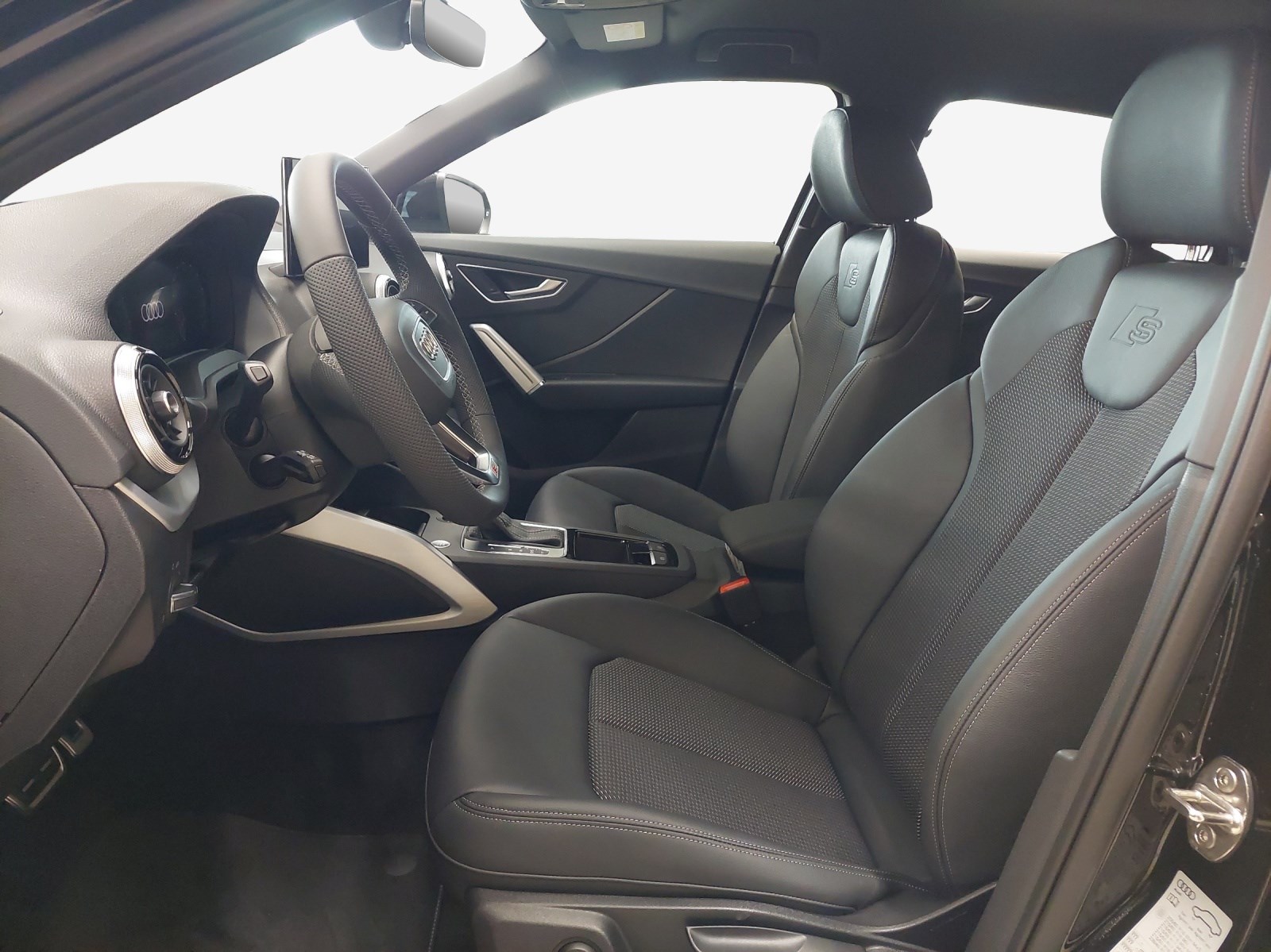 AUDI Q2 35 TFSI S line S-tronic-image-7