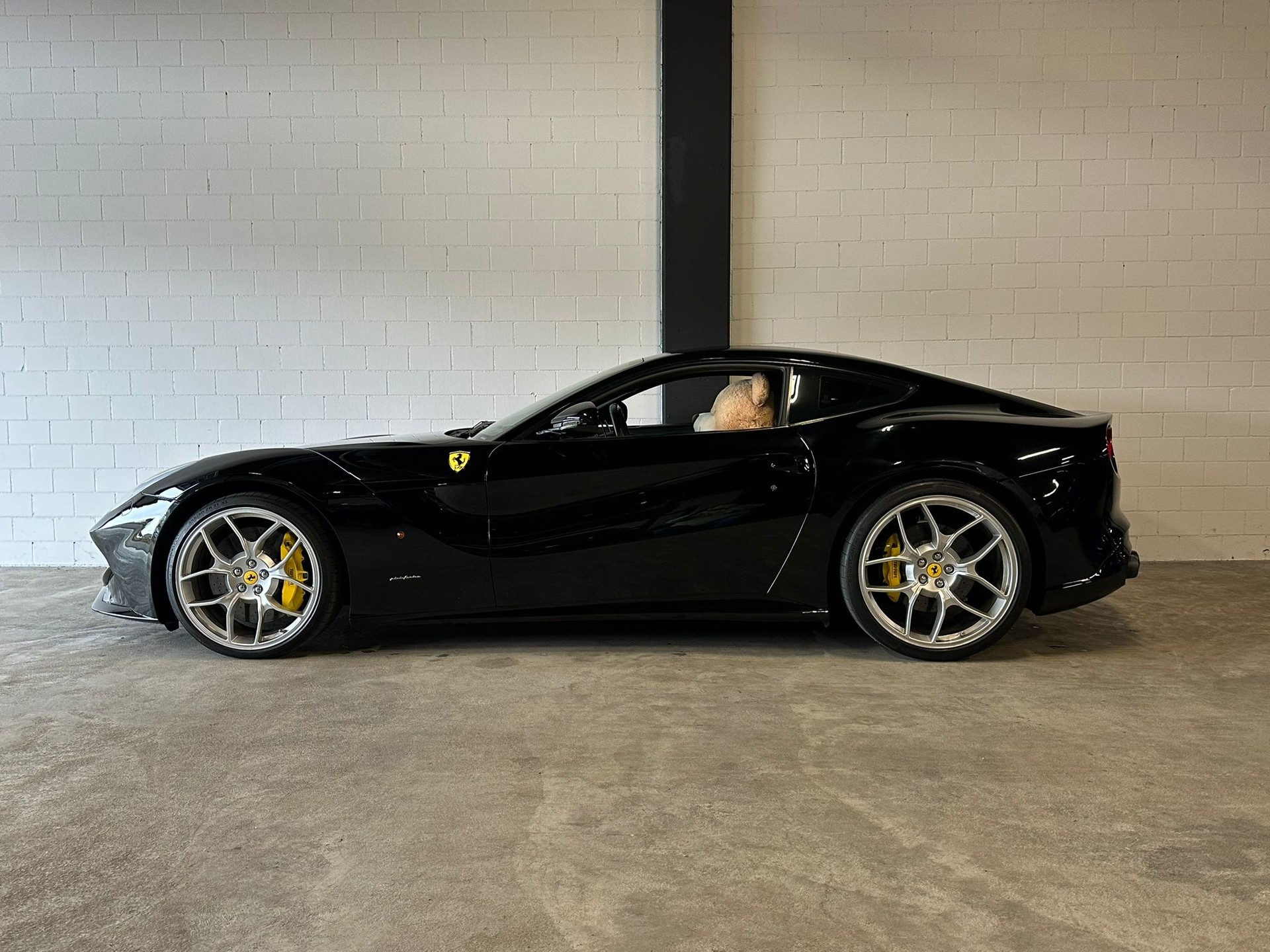 FERRARI F12 Berlinetta NOVITEC-image-0