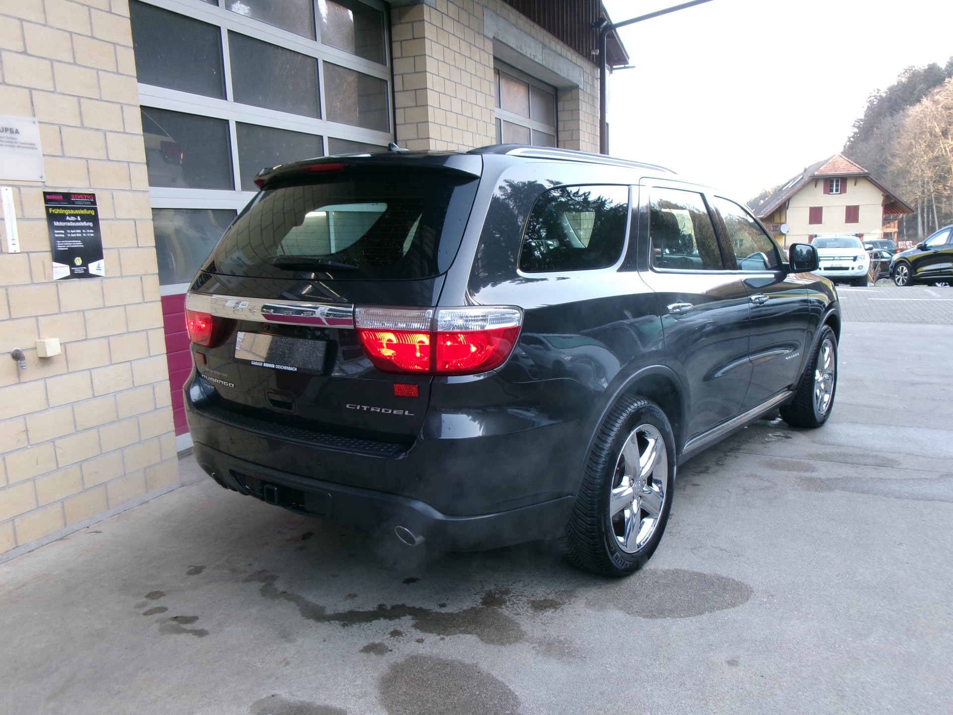 DODGE Durango-showroom-element-2