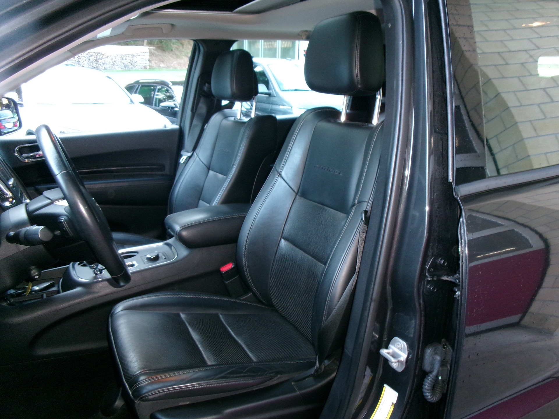 DODGE Durango-showroom-element-3