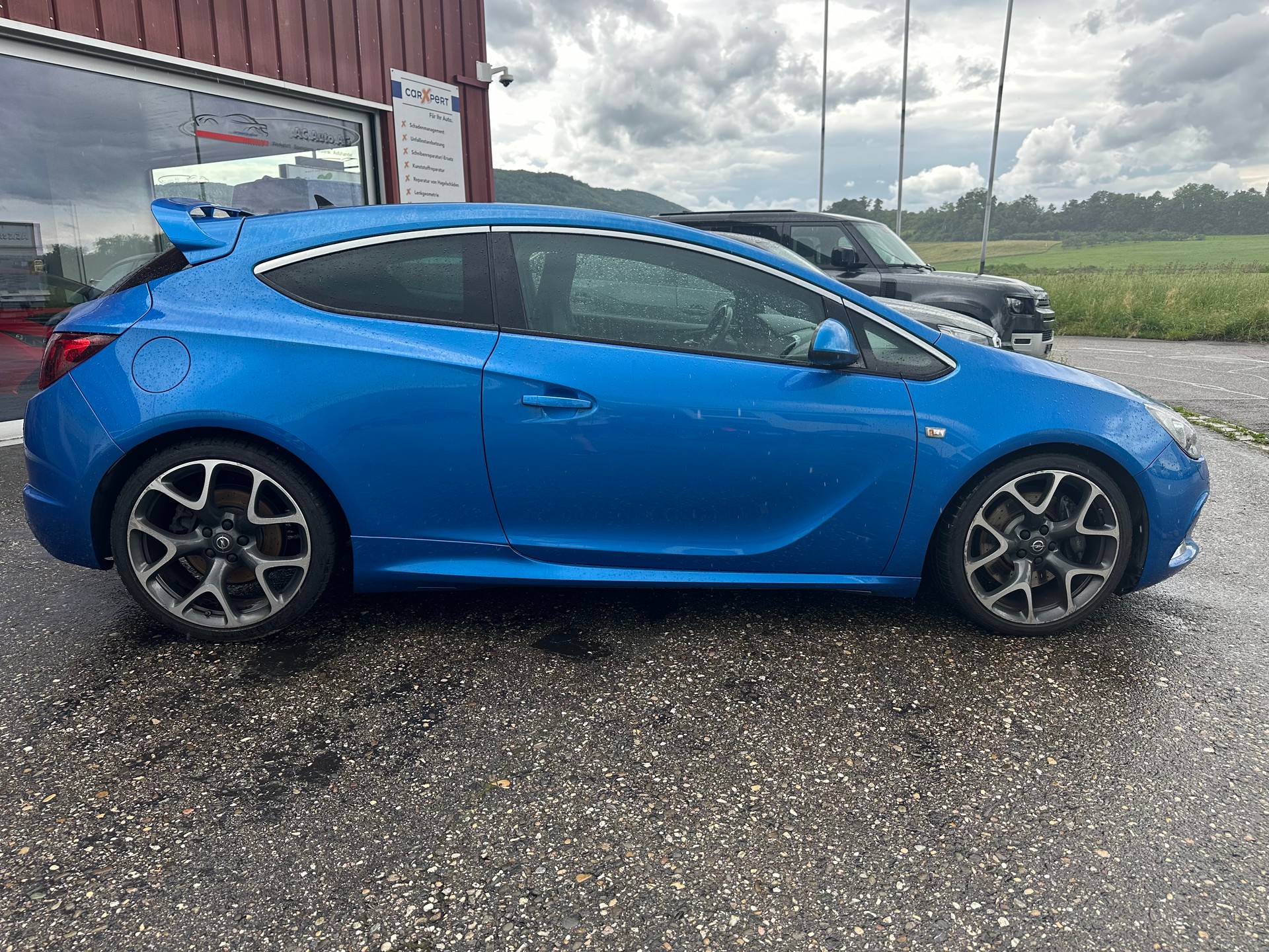OPEL Astra GTC 2.0i 16V Turbo OPC-showroom-element-2