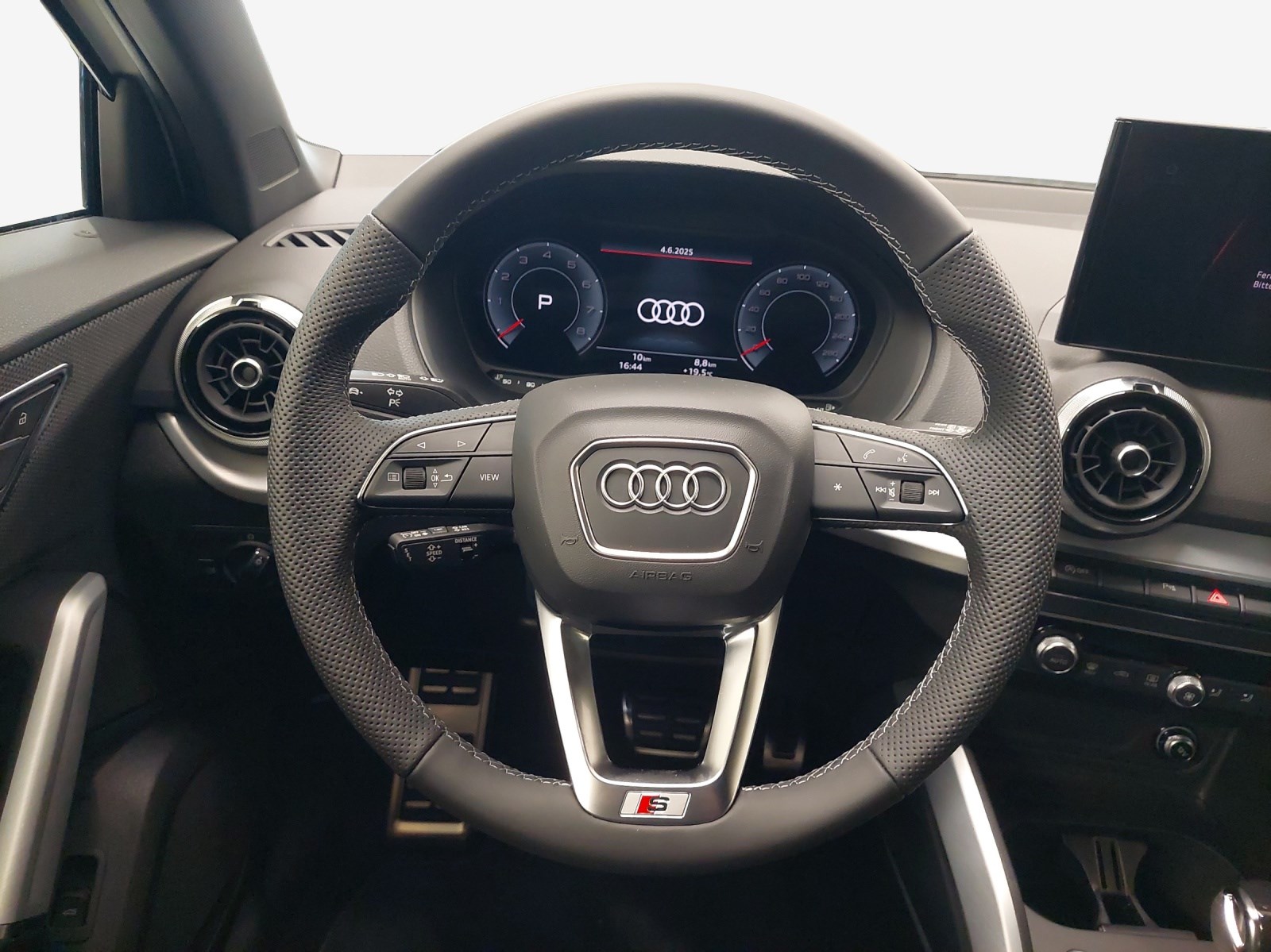 AUDI Q2 35 TFSI S line S-tronic-image-9