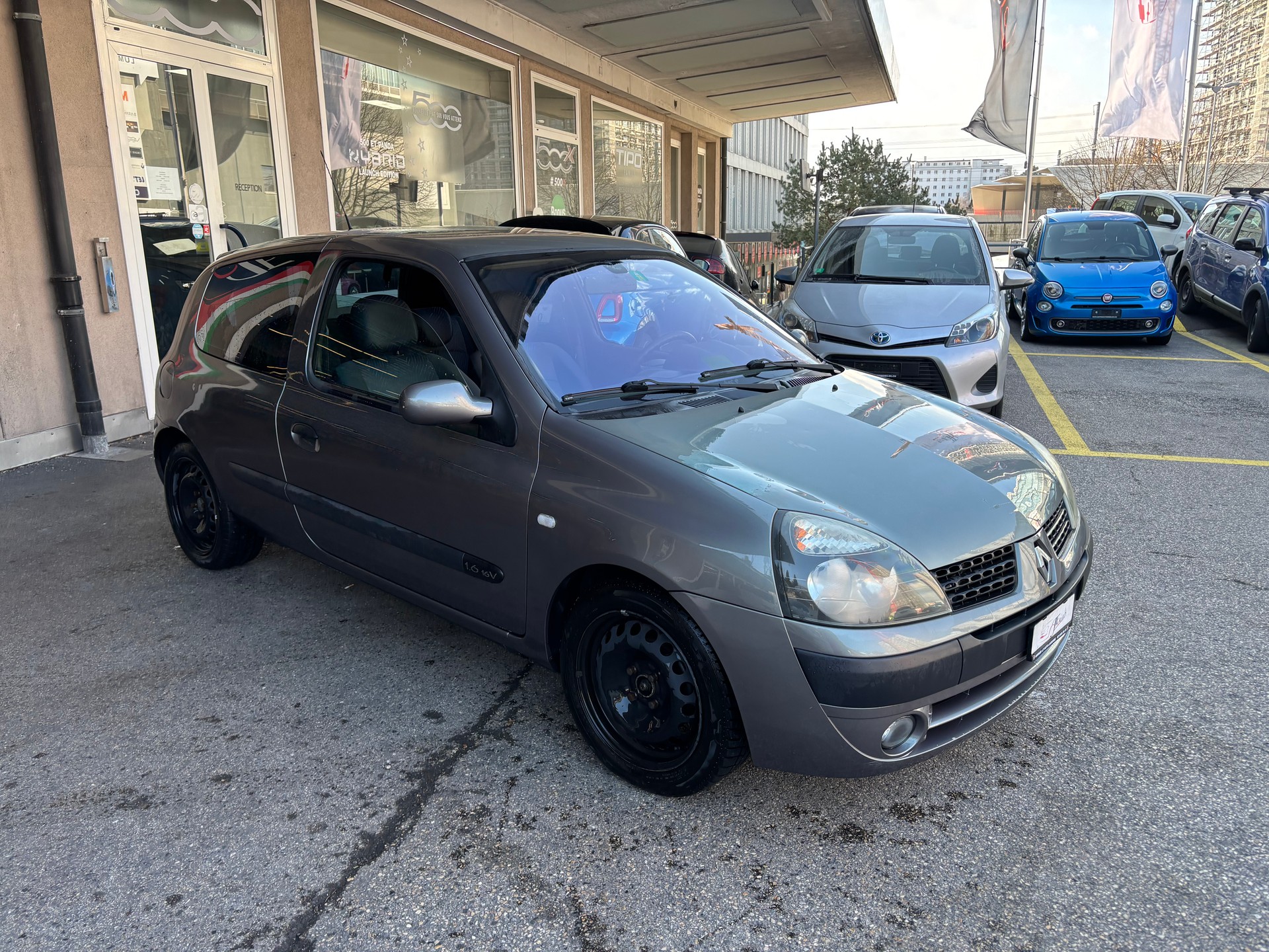RENAULT Clio 1.6 16V Dynamique Luxe-showroom-element-1