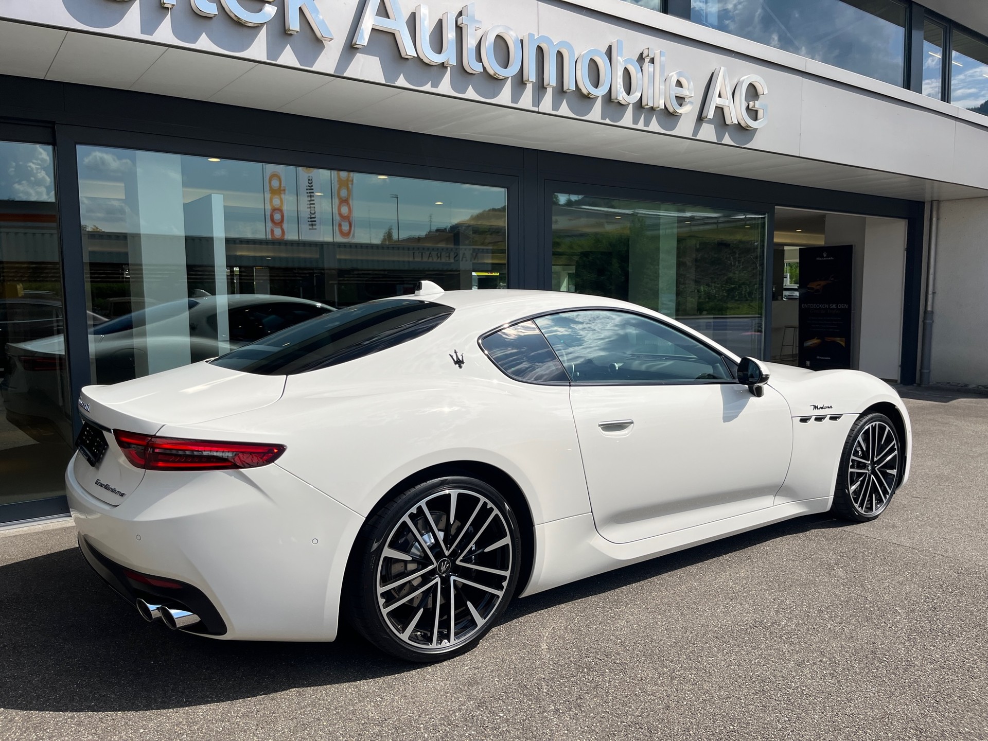 MASERATI GranTurismo Modena-showroom-element-3