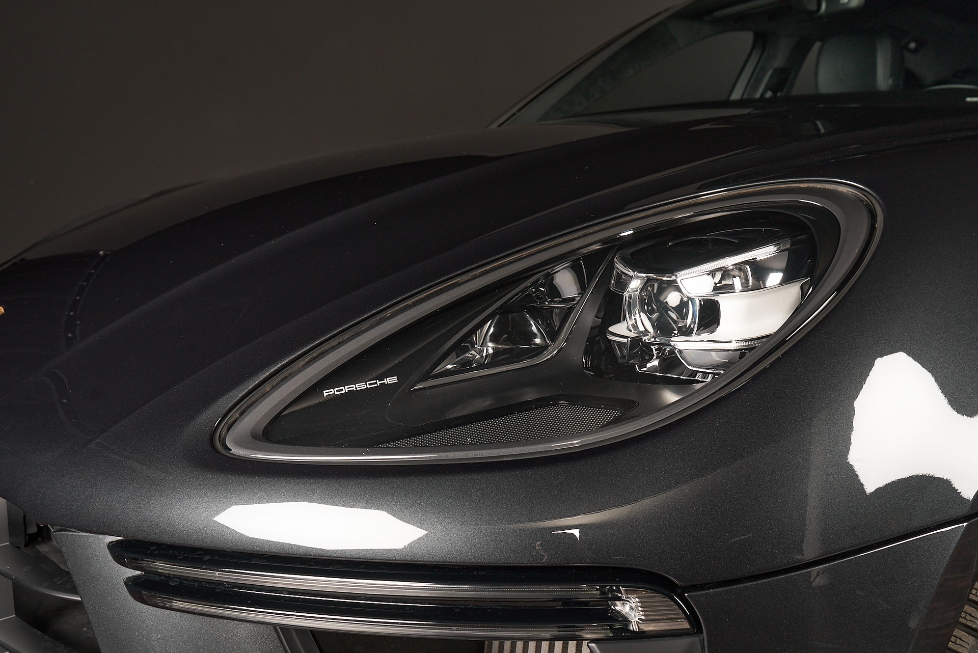 PORSCHE Macan Turbo PDK-showroom-element-2