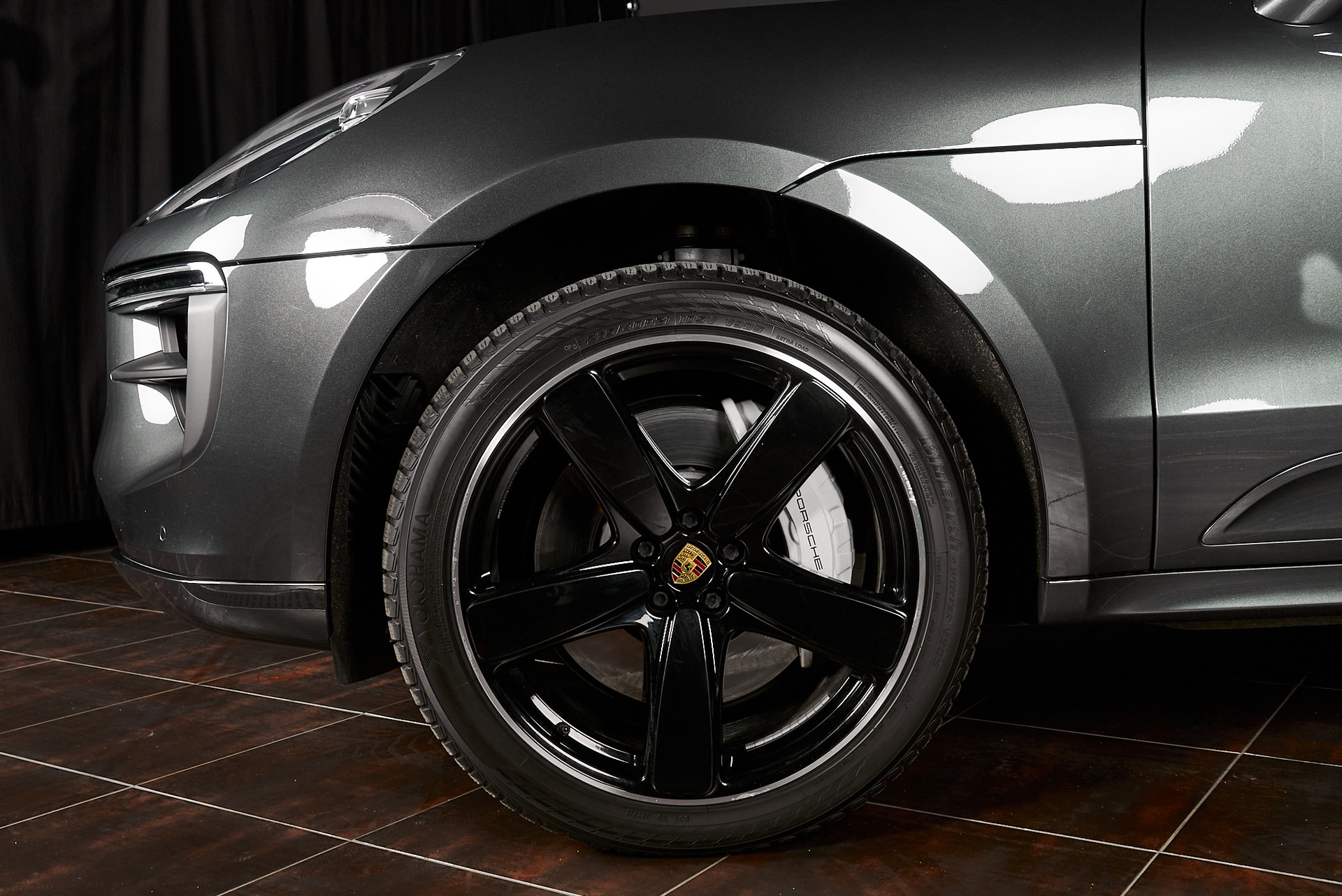 PORSCHE Macan Turbo PDK-showroom-element-1