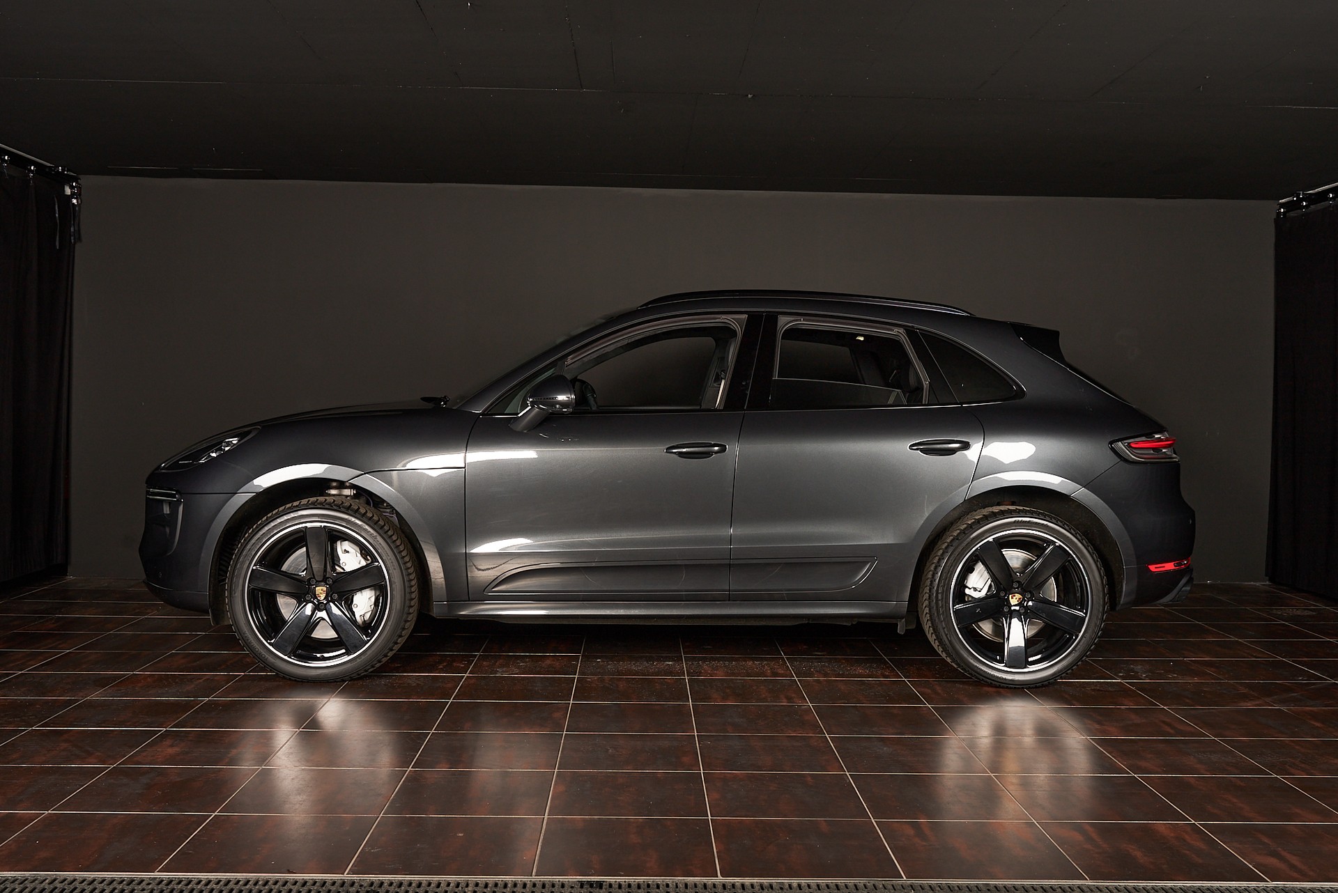 PORSCHE Macan Turbo PDK-showroom-element-3