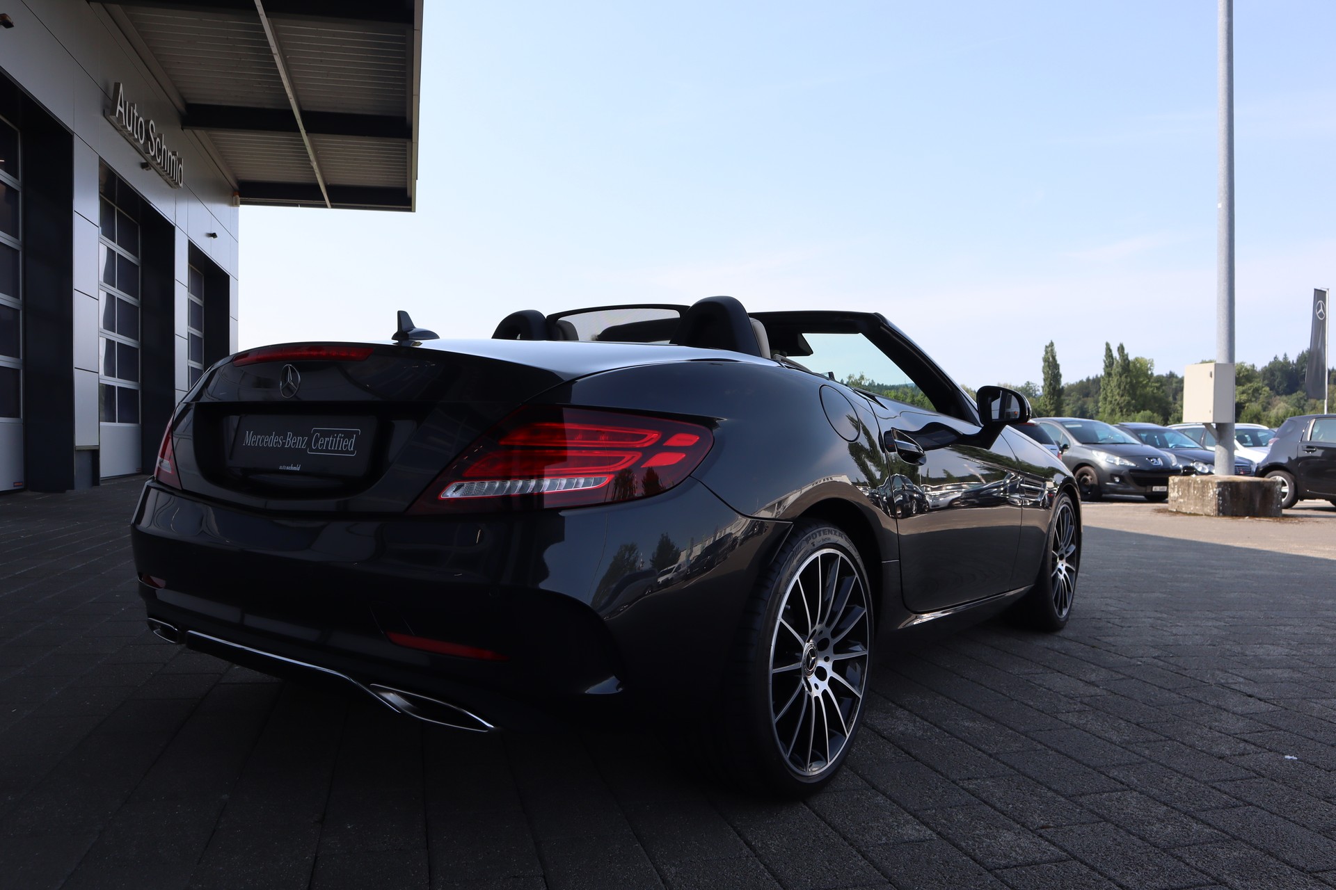 MERCEDES-BENZ SLC 200 AMG Line 9G-Tronic-showroom-element-1