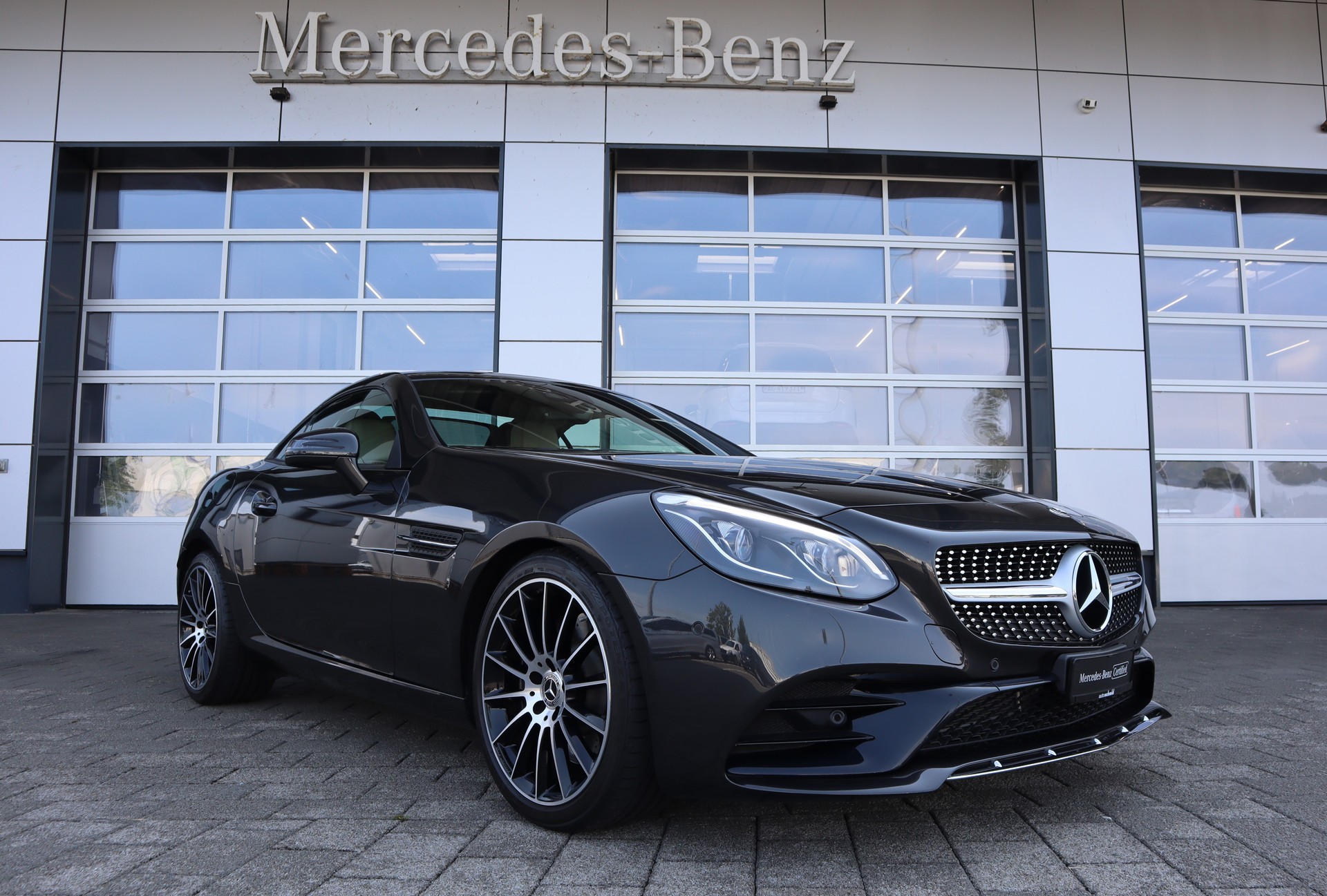 MERCEDES-BENZ SLC 200 AMG Line 9G-Tronic-showroom-element-3