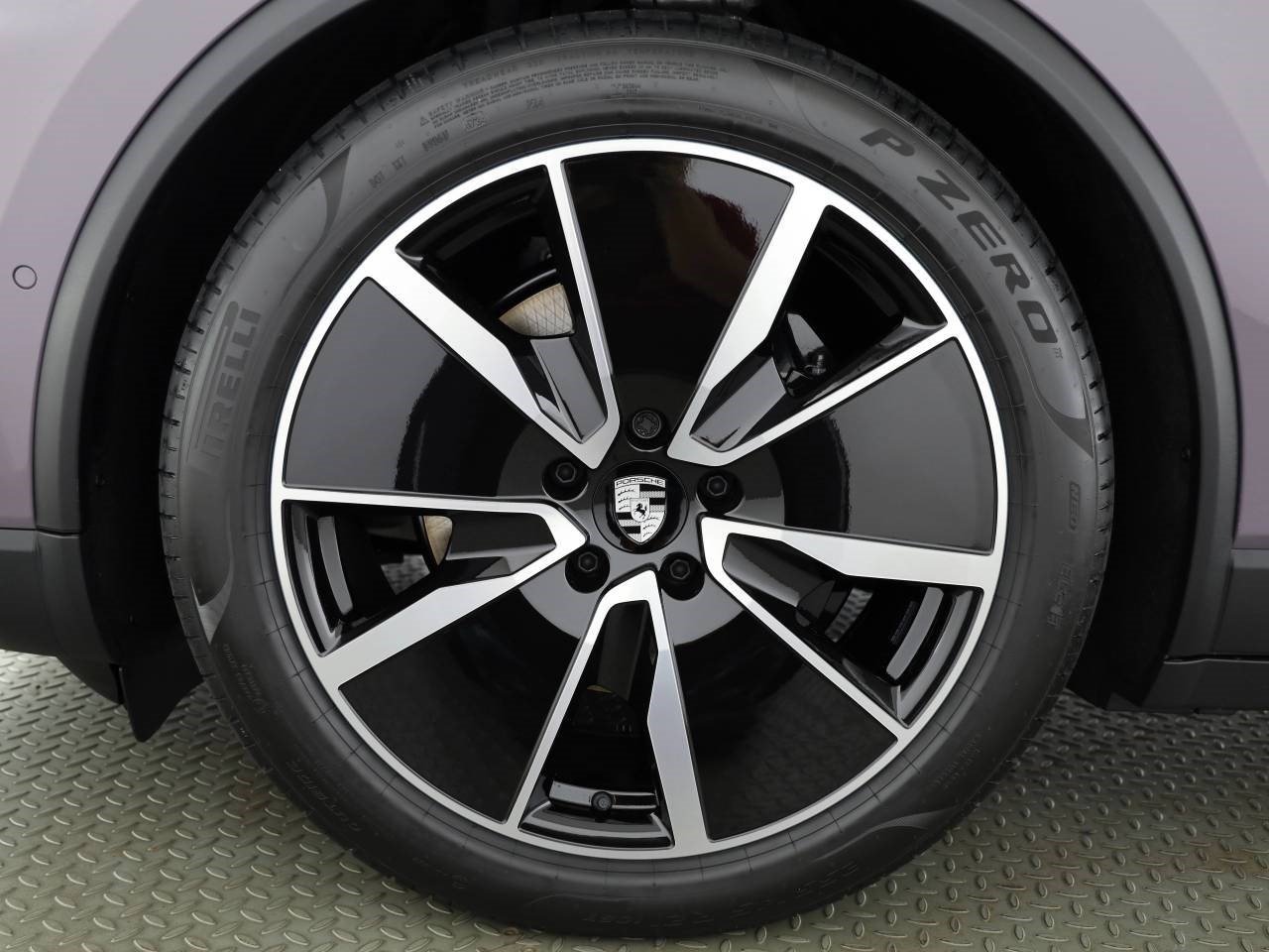 PORSCHE MACAN 4S-showroom-element-3