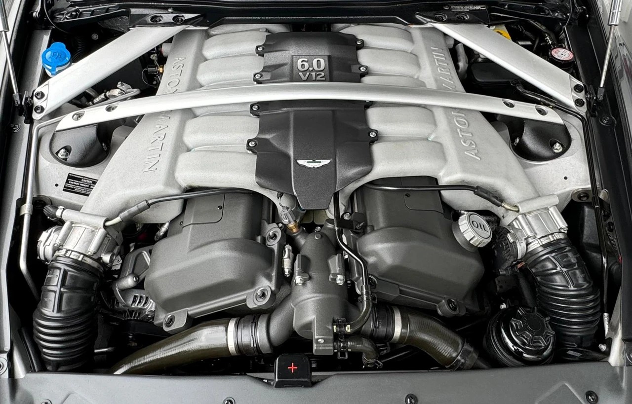 ASTON MARTIN DB9 Touchtronic 2-image-16