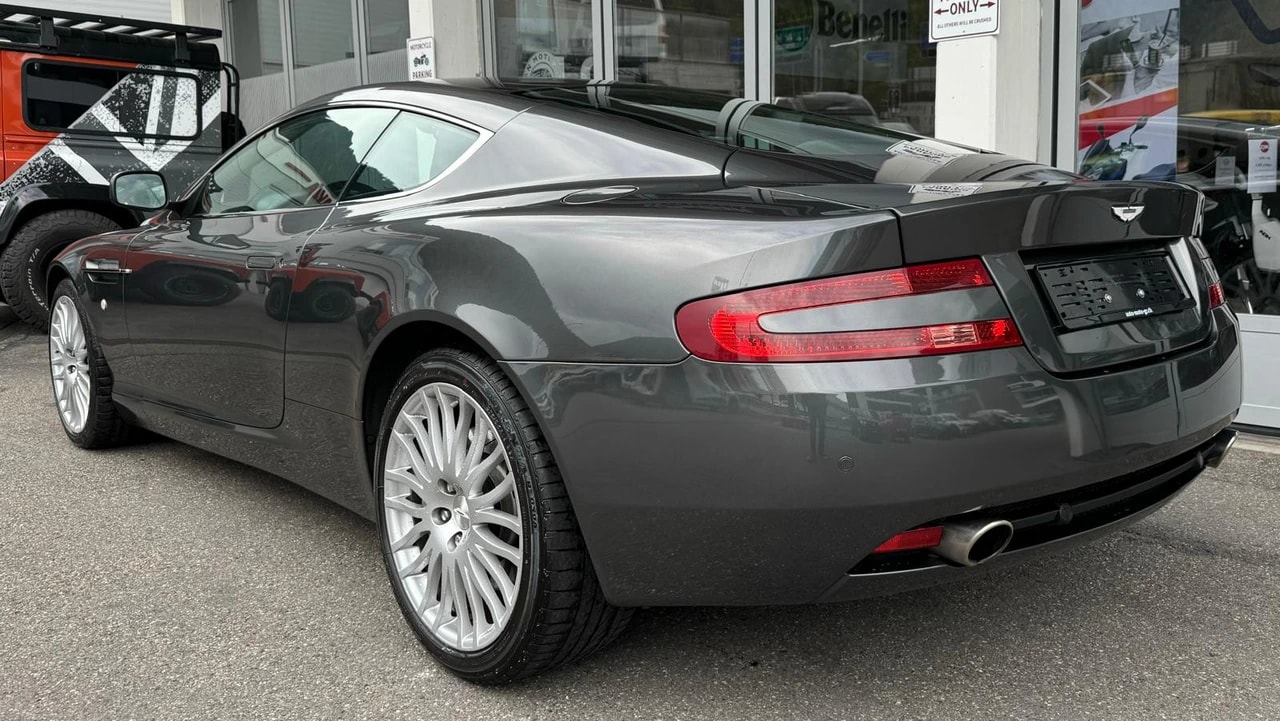 ASTON MARTIN DB9 Touchtronic 2-showroom-element-3