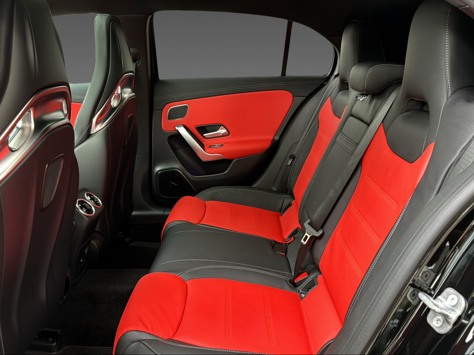 MERCEDES-BENZ A 35 4Matic-image-10