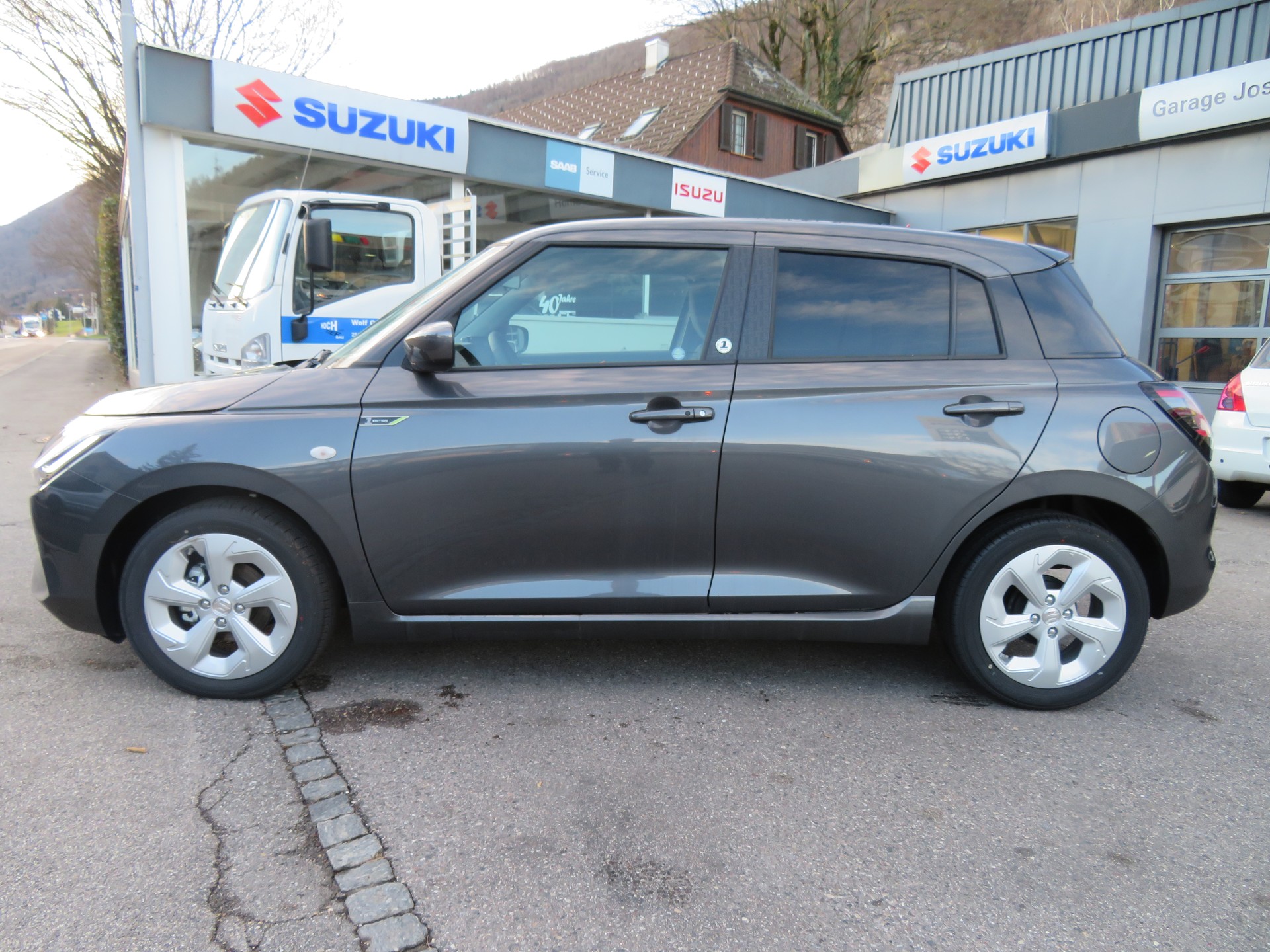 SUZUKI Swift 1.2 1st Edition Hybrid CVT-showroom-element-1