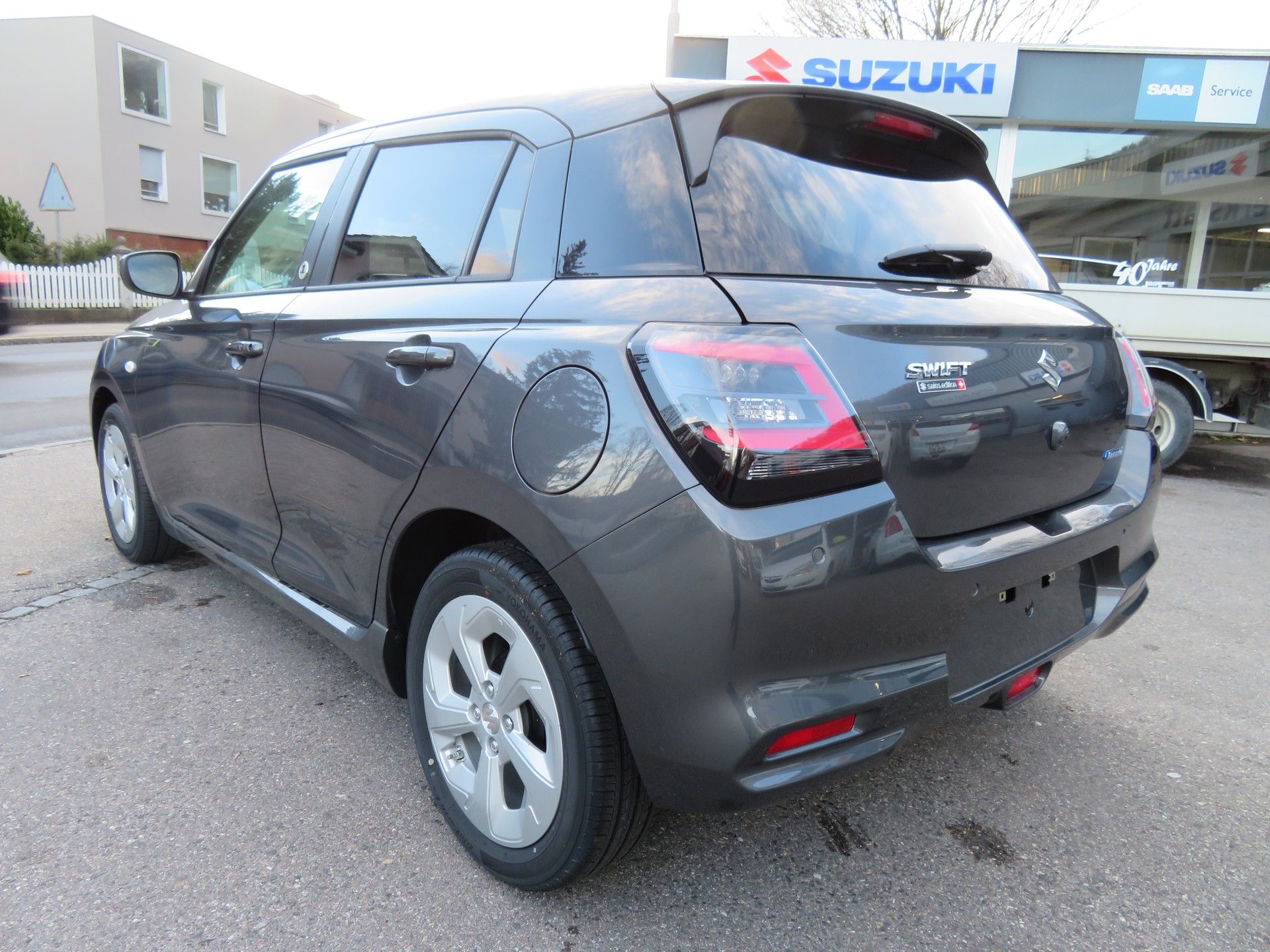 SUZUKI Swift 1.2 1st Edition Hybrid CVT-showroom-element-2