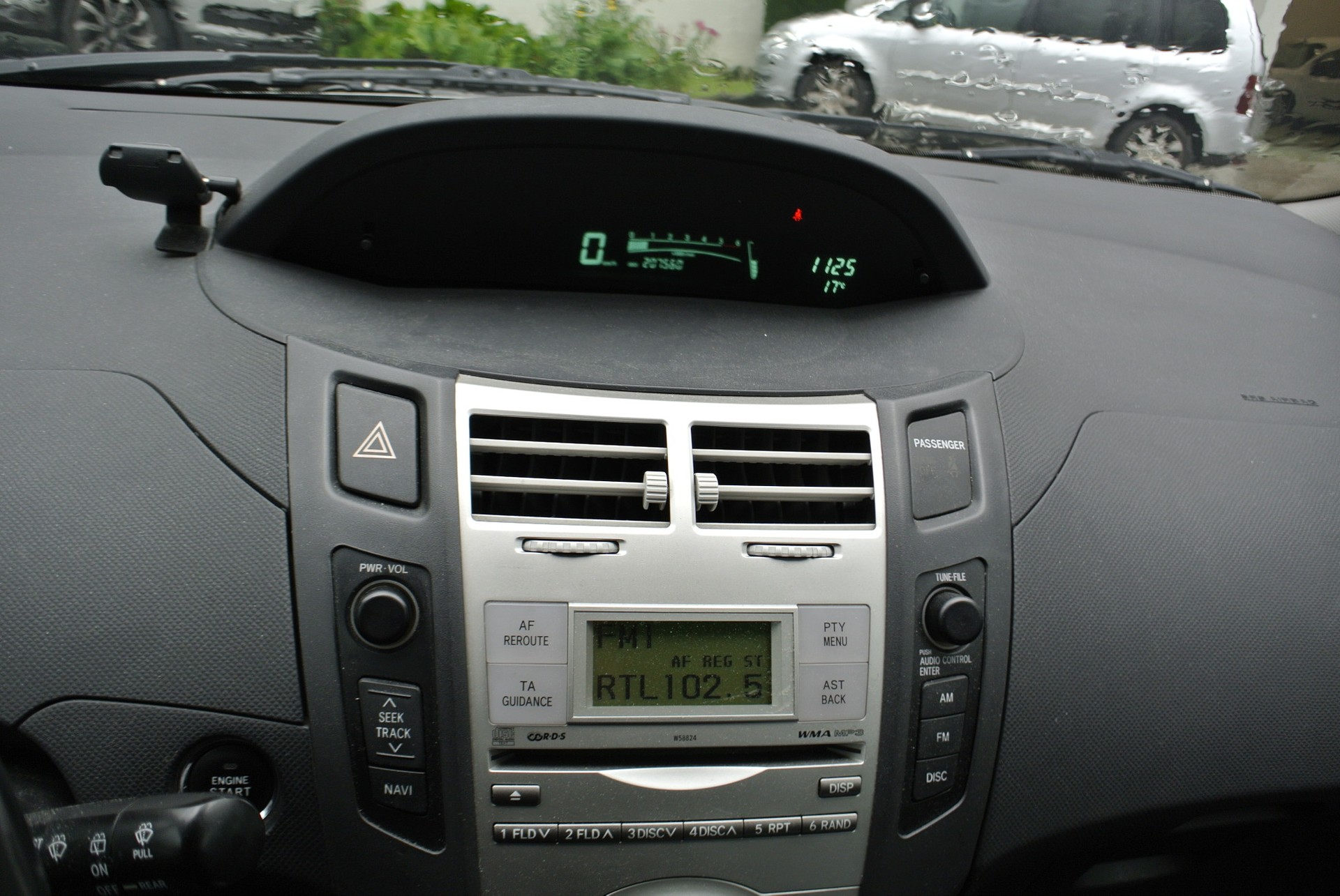 TOYOTA Yaris 1.4 D-4D Linea Sol-image-31
