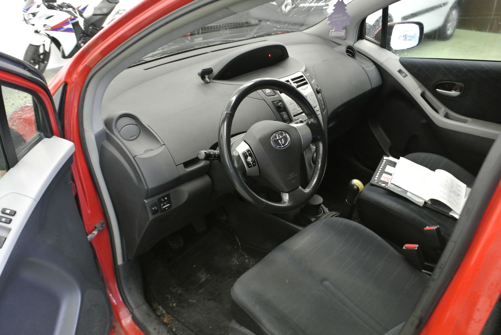 TOYOTA Yaris 1.4 D-4D Linea Sol-image-18