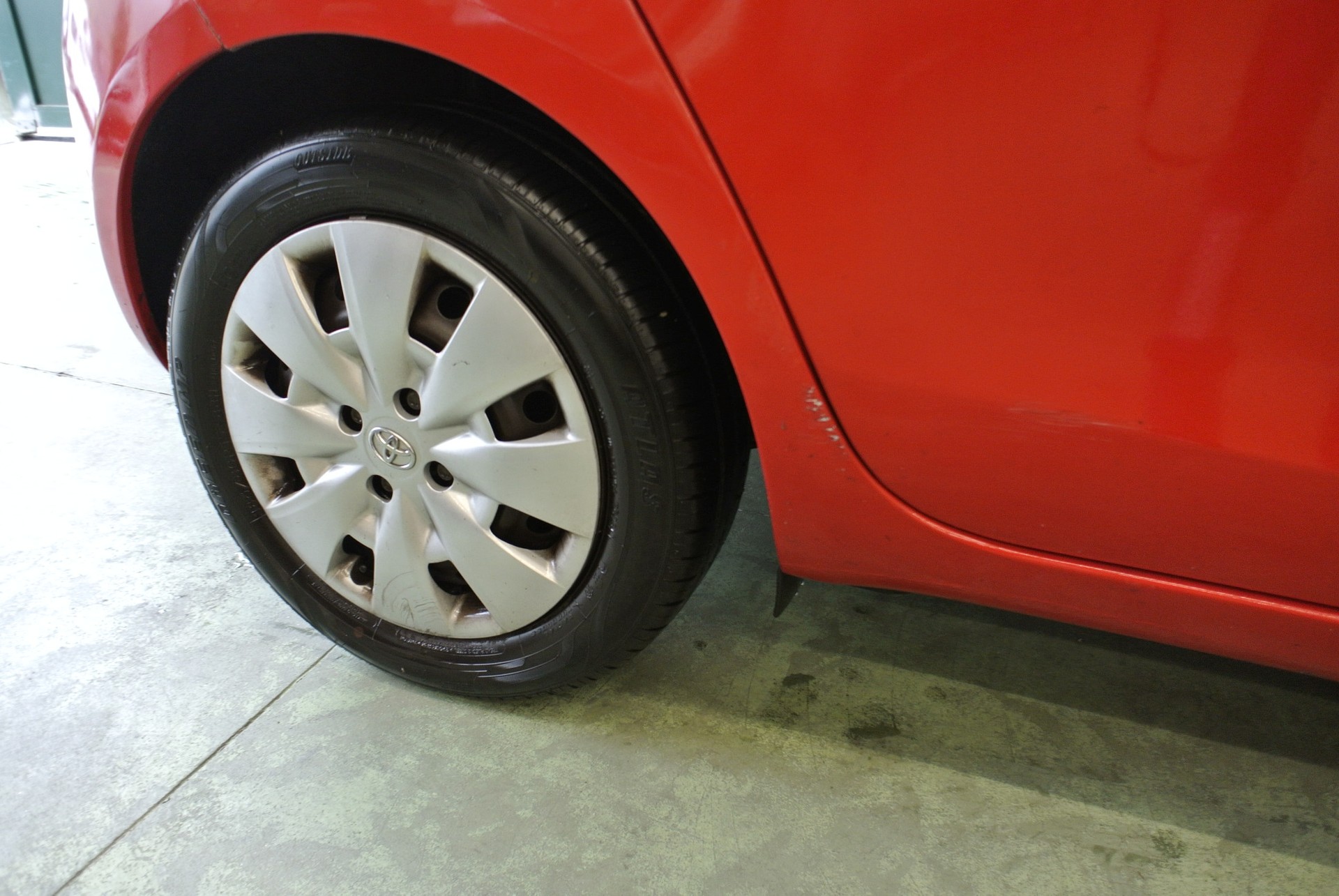 TOYOTA Yaris 1.4 D-4D Linea Sol-image-13
