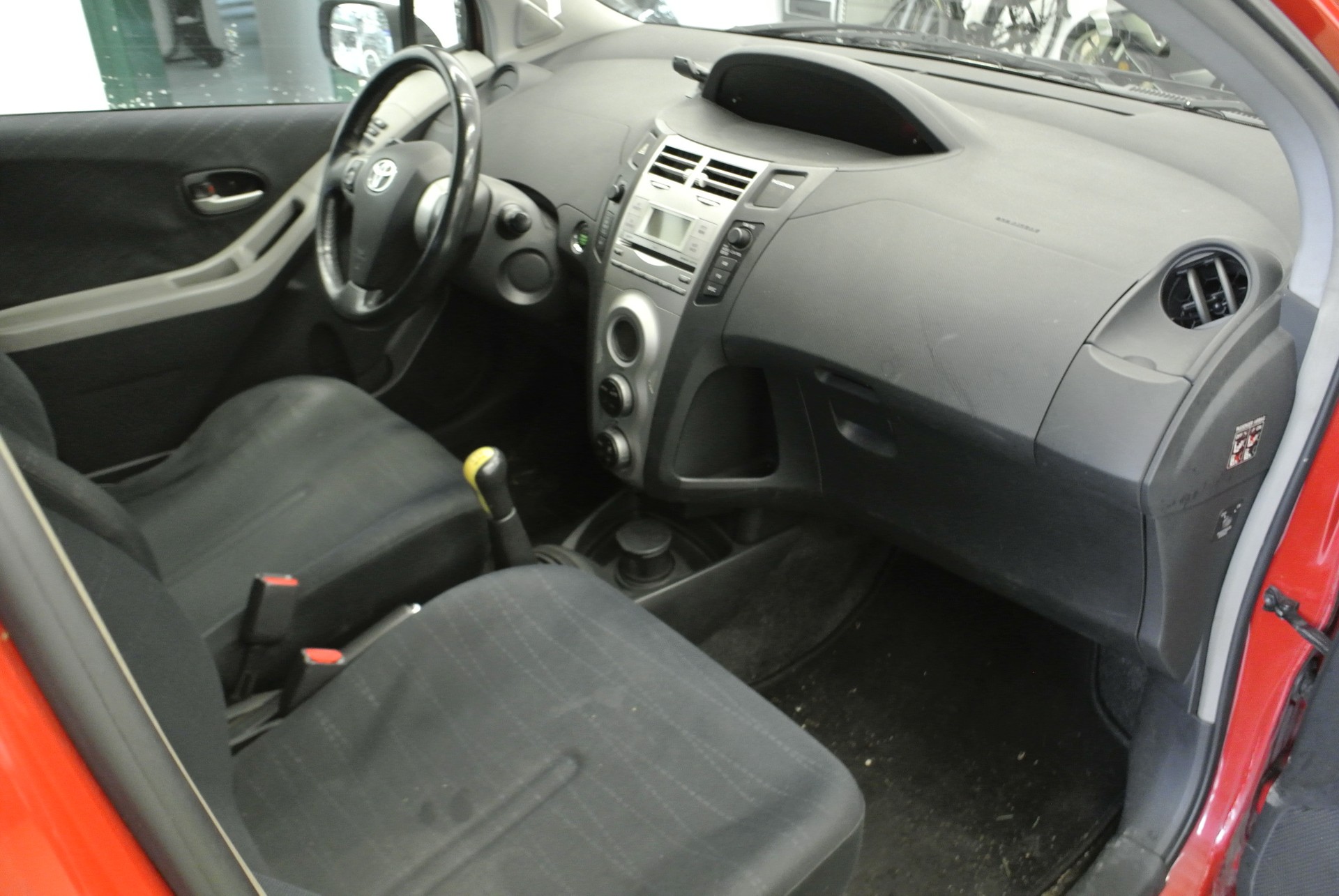 TOYOTA Yaris 1.4 D-4D Linea Sol-image-23