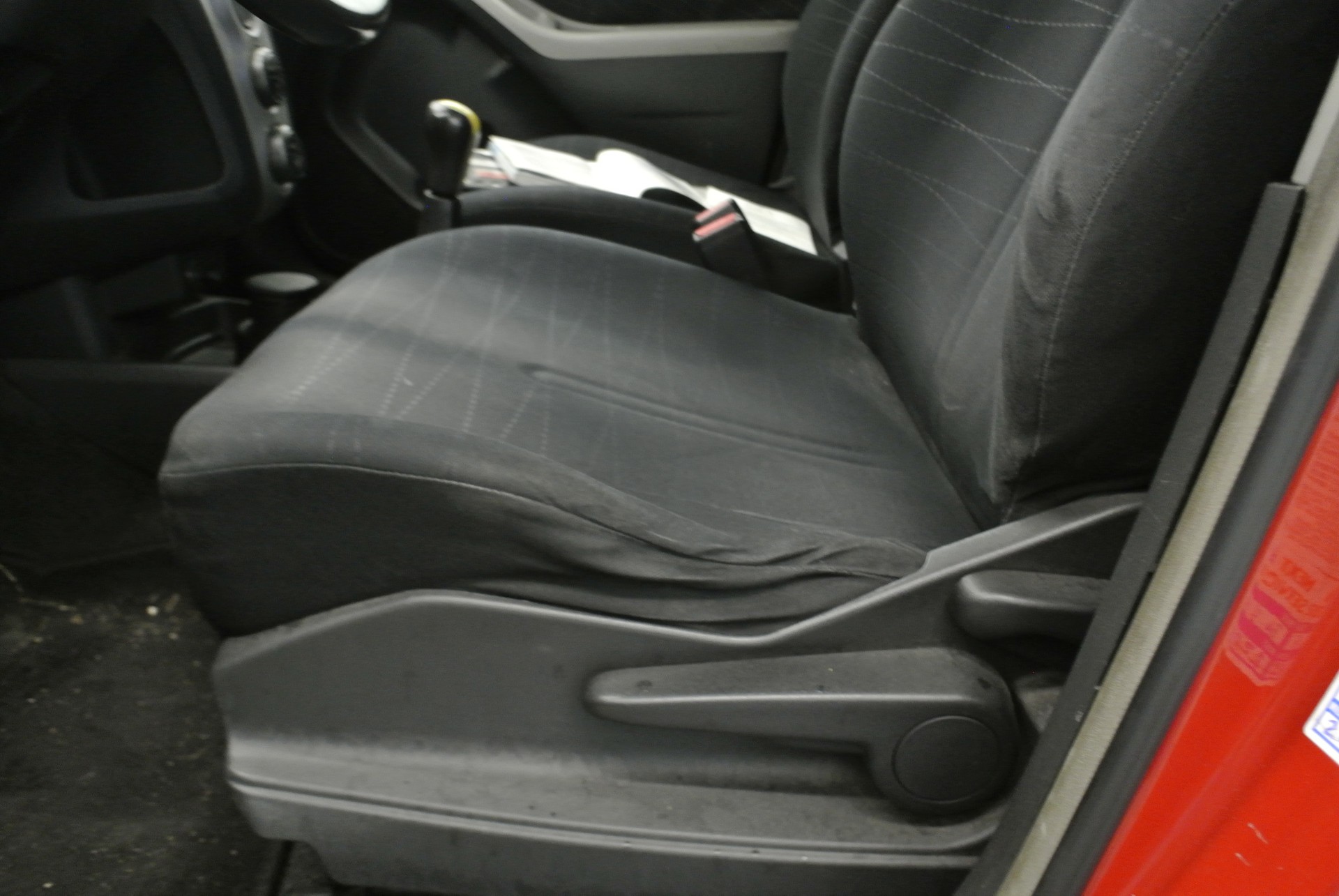 TOYOTA Yaris 1.4 D-4D Linea Sol-image-20
