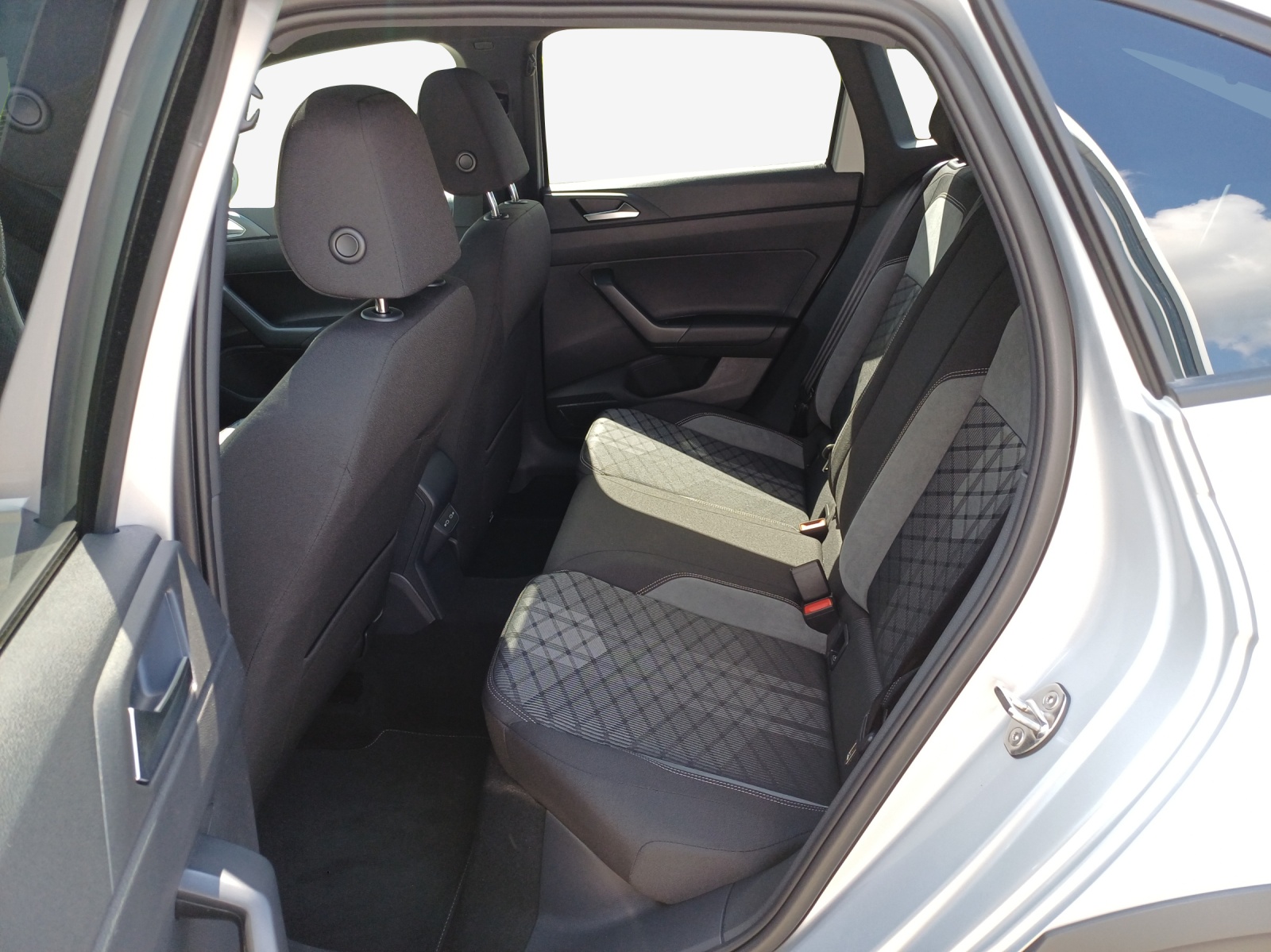 VW Taigo 1.0 TSI R-Line DSG-image-11