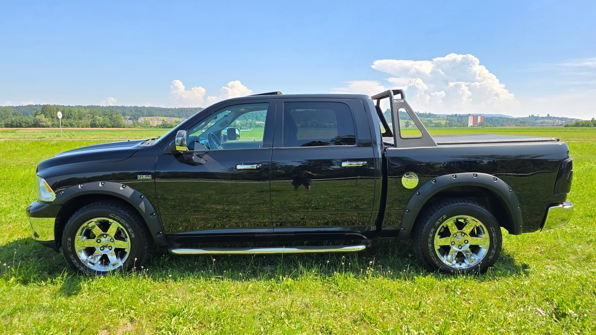 DODGE DODGE RAM 1500 5.7 V8 Hemi Laramie Crew Cab 4X4-image-4
