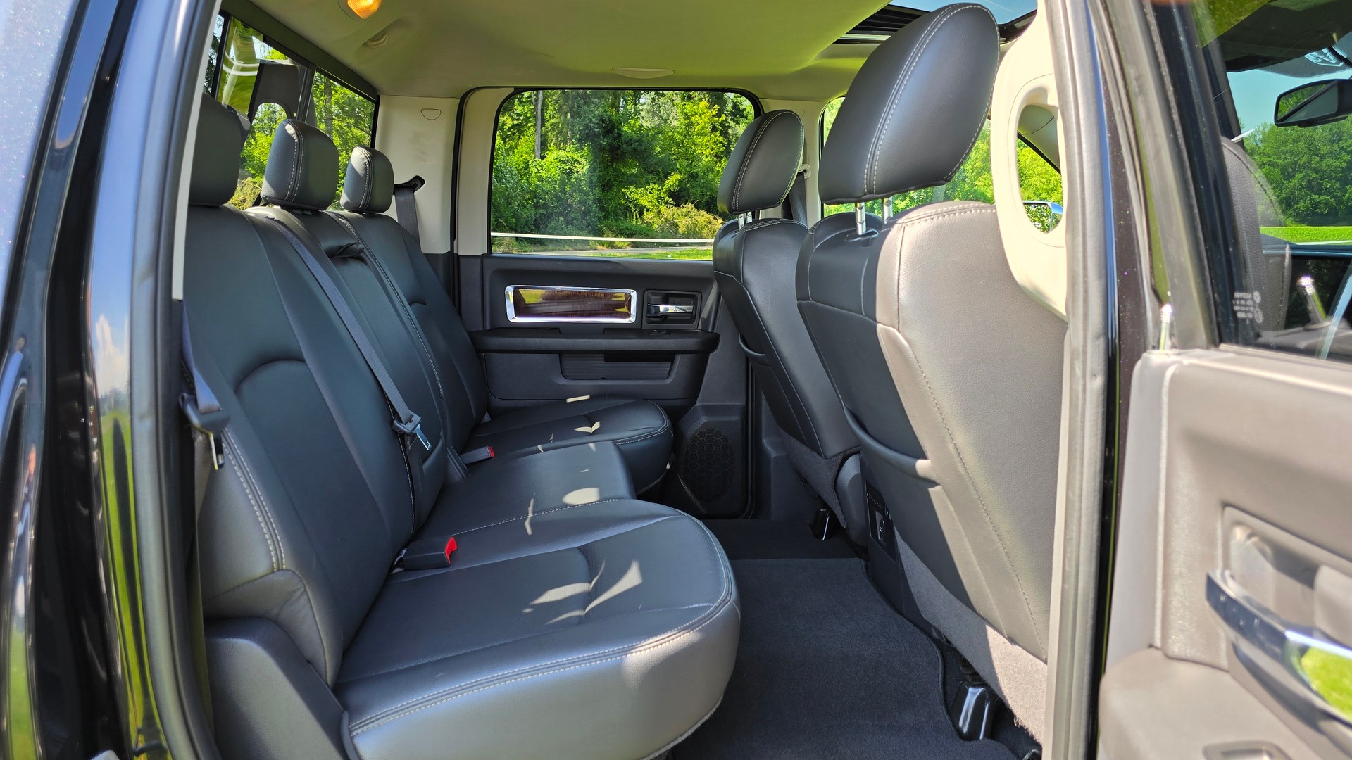 DODGE DODGE RAM 1500 5.7 V8 Hemi Laramie Crew Cab 4X4-image-21