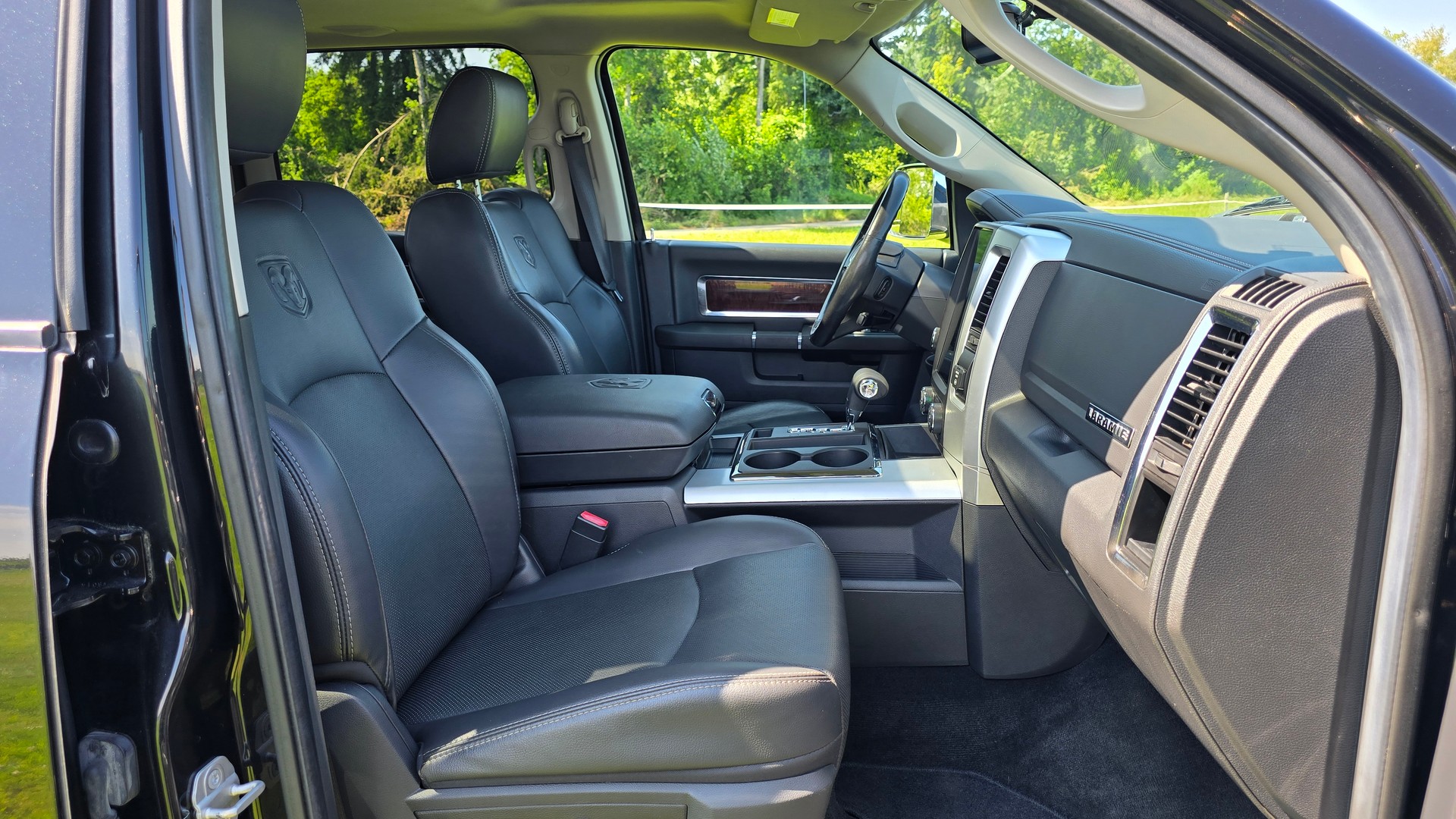 DODGE DODGE RAM 1500 5.7 V8 Hemi Laramie Crew Cab 4X4-image-19