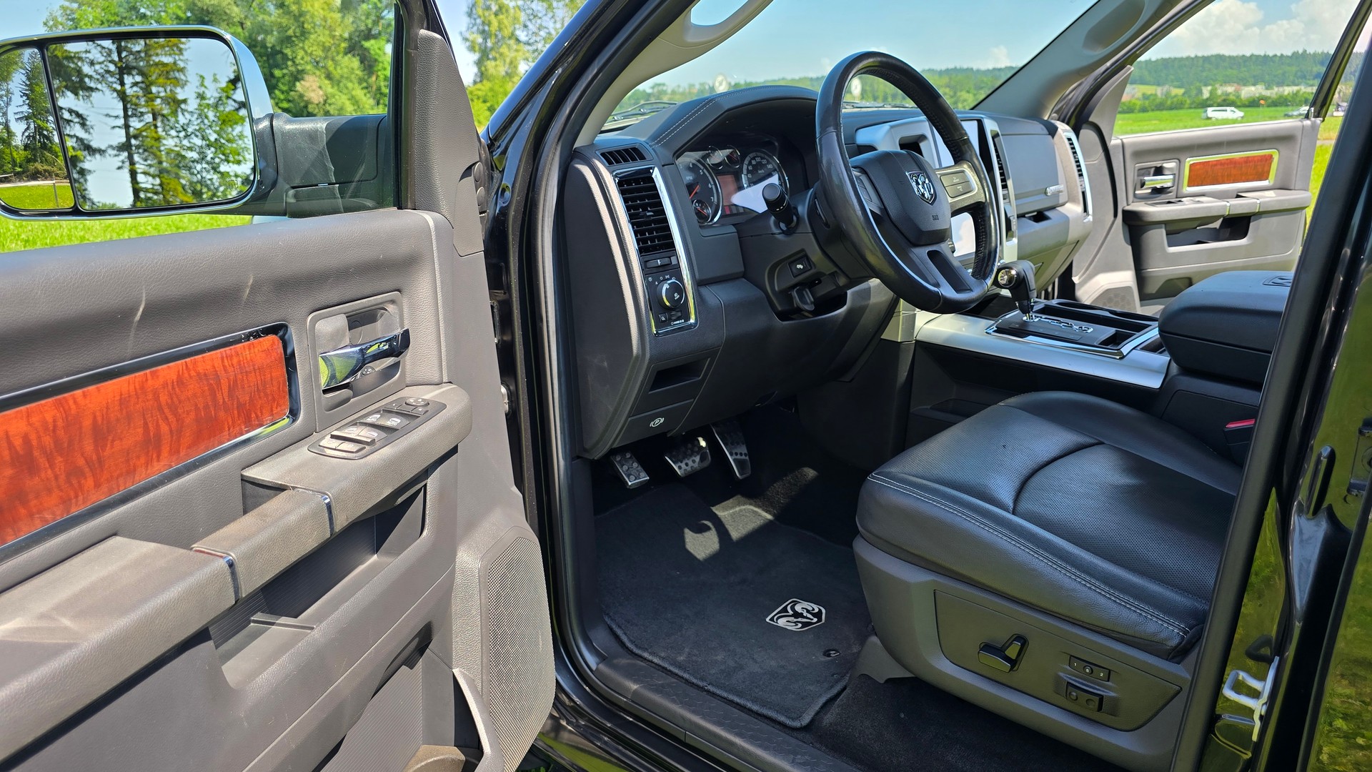 DODGE DODGE RAM 1500 5.7 V8 Hemi Laramie Crew Cab 4X4-image-28