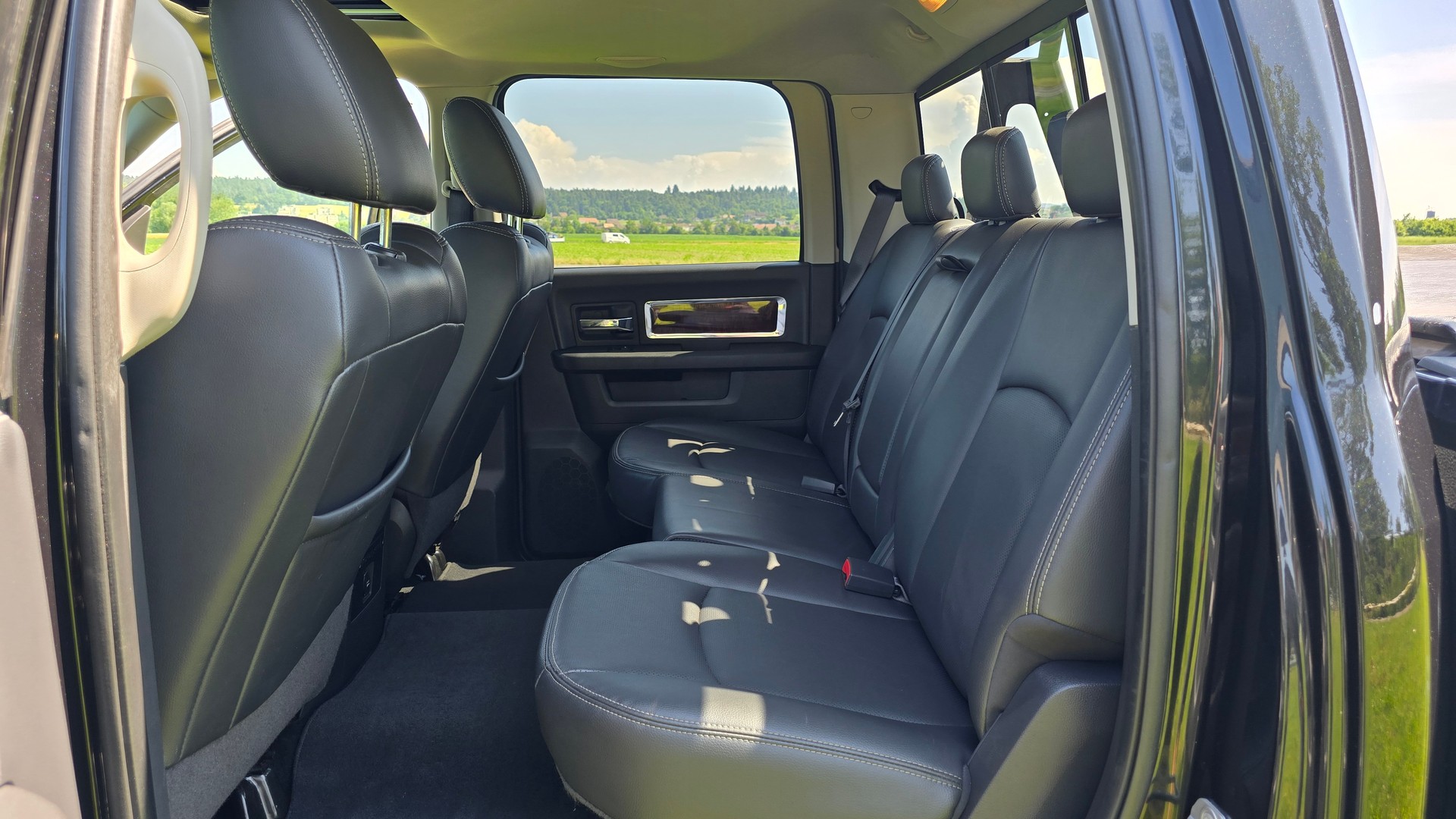 DODGE DODGE RAM 1500 5.7 V8 Hemi Laramie Crew Cab 4X4-image-25