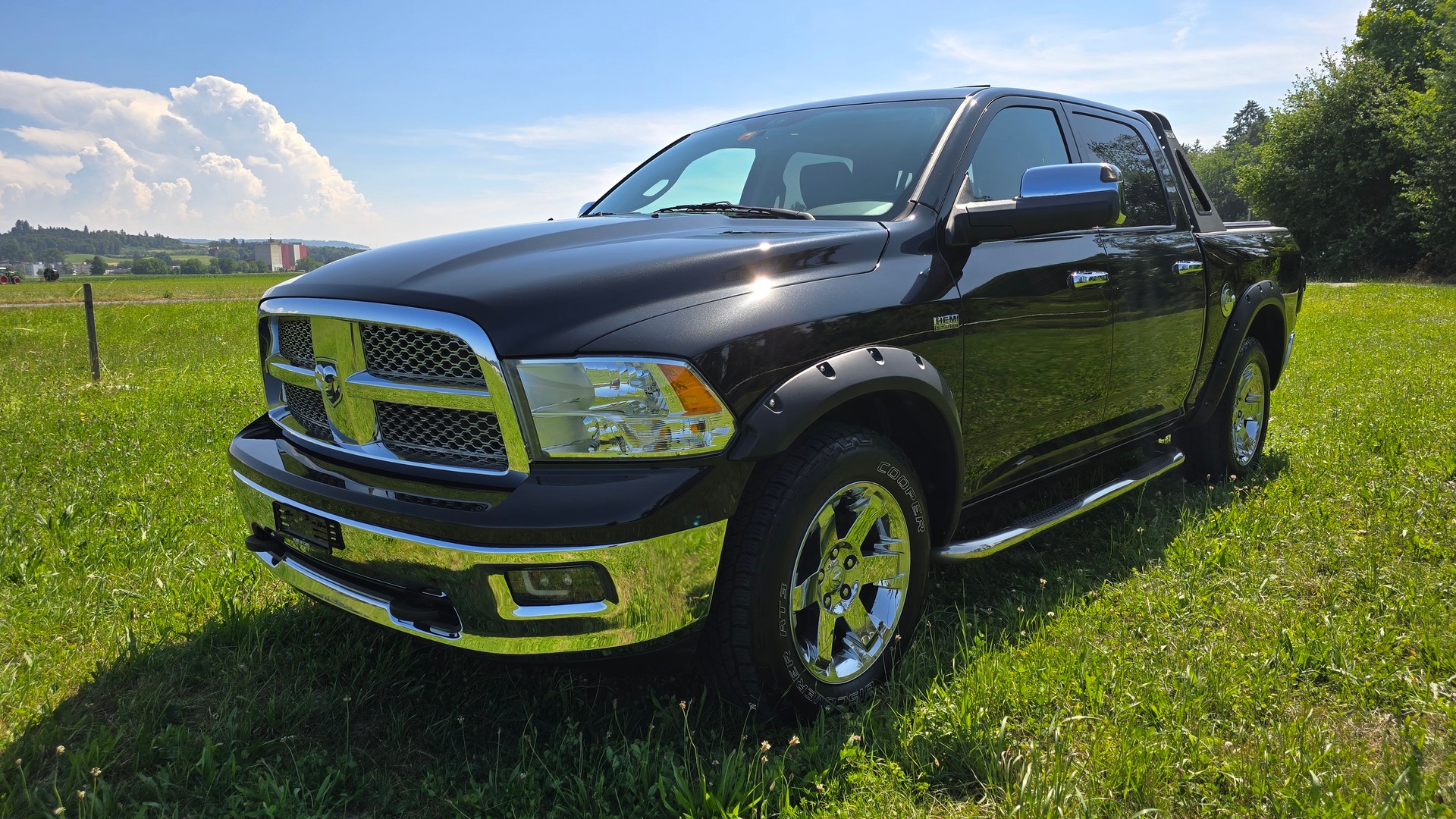 DODGE DODGE RAM 1500 5.7 V8 Hemi Laramie Crew Cab 4X4-image-1