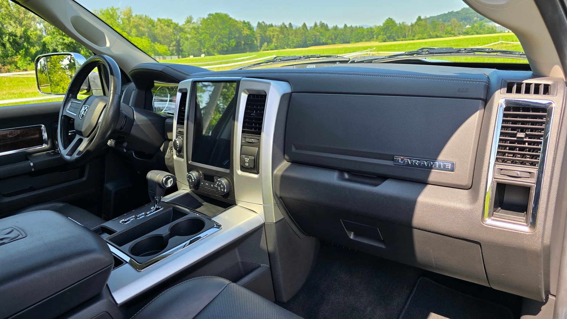 DODGE DODGE RAM 1500 5.7 V8 Hemi Laramie Crew Cab 4X4-image-18