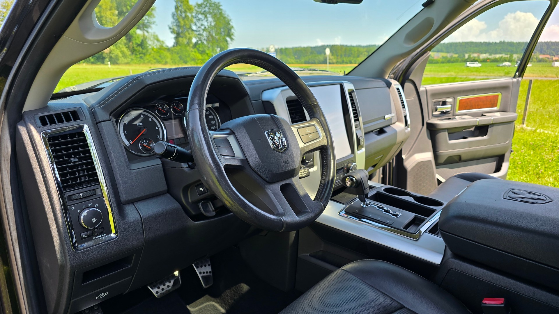 DODGE DODGE RAM 1500 5.7 V8 Hemi Laramie Crew Cab 4X4-image-23