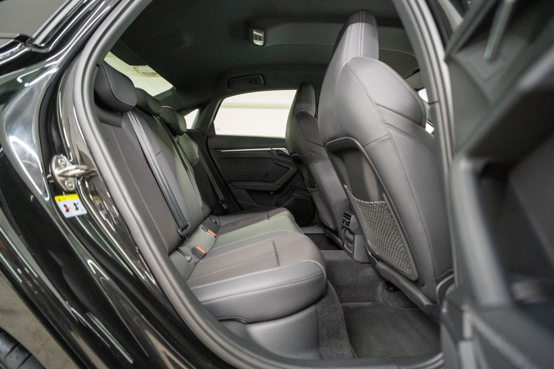AUDI S3 Limousine 2.0 TFSI quattro S-Tronic-image-10