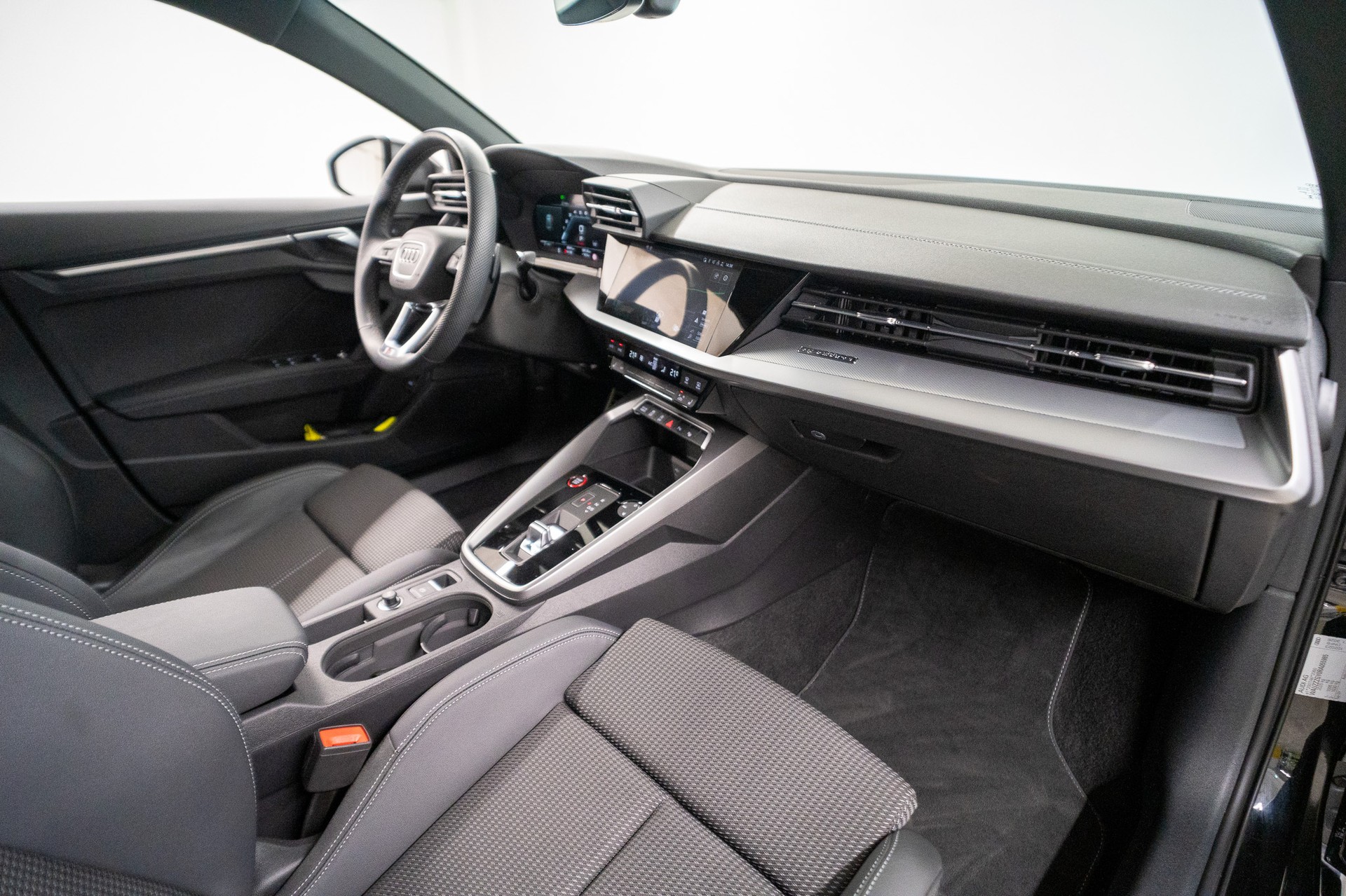 AUDI S3 Limousine 2.0 TFSI quattro S-Tronic-image-12