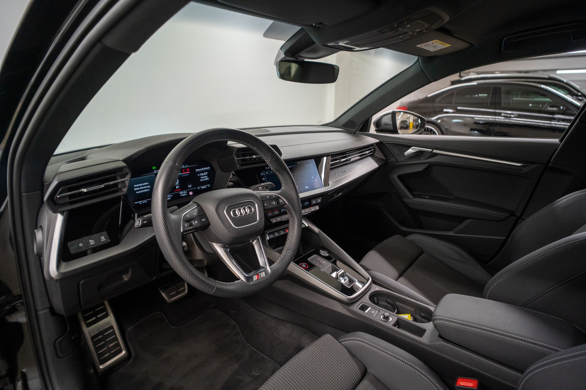 AUDI S3 Limousine 2.0 TFSI quattro S-Tronic-image-7
