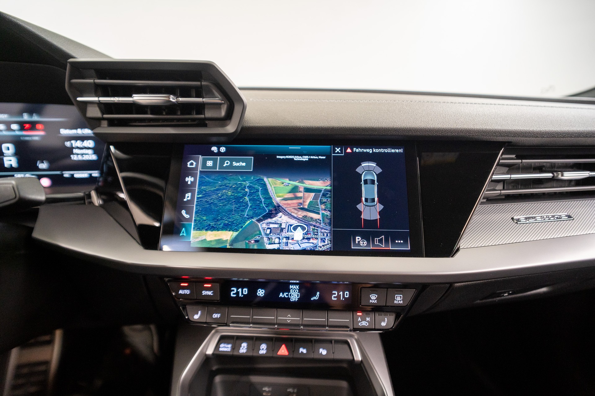 AUDI S3 Limousine 2.0 TFSI quattro S-Tronic-image-17