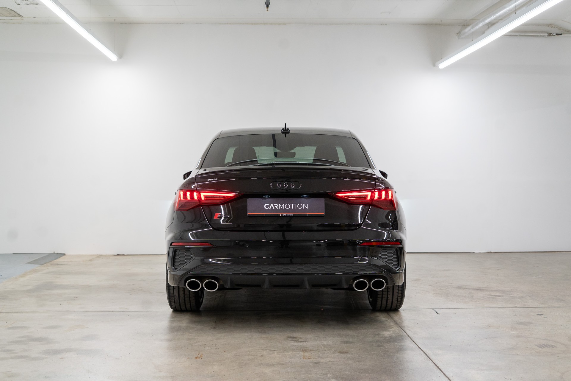 AUDI S3 Limousine 2.0 TFSI quattro S-Tronic-image-4