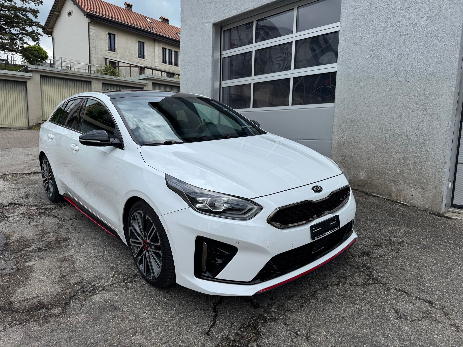 KIA ProCeed 1.6 T-GDi GT DCT-image-2