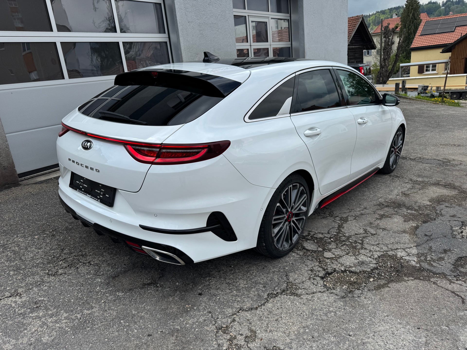 KIA ProCeed 1.6 T-GDi GT DCT-image-3