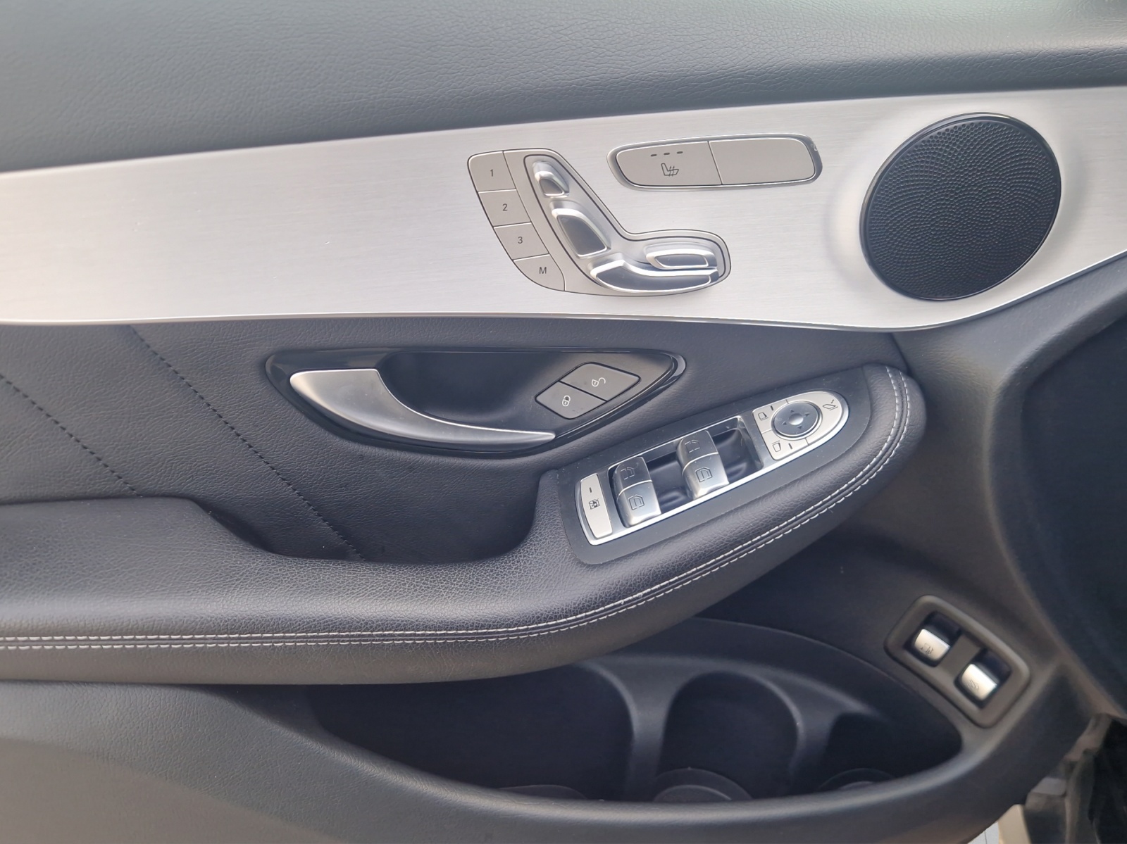 Image MERCEDES-BENZ GLC-300 GLC 300 e AMG Line 4Matic