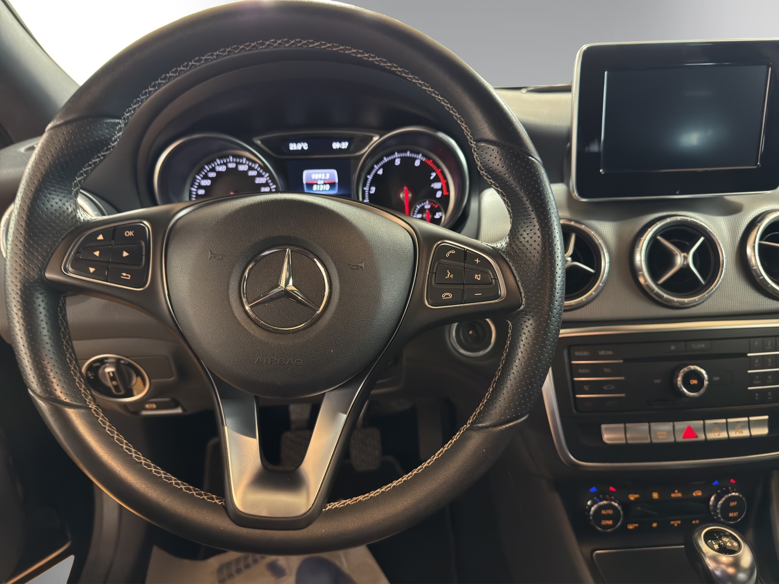 Image MERCEDES-BENZ CLA-180 CLA Shooting Brake 180 Urban