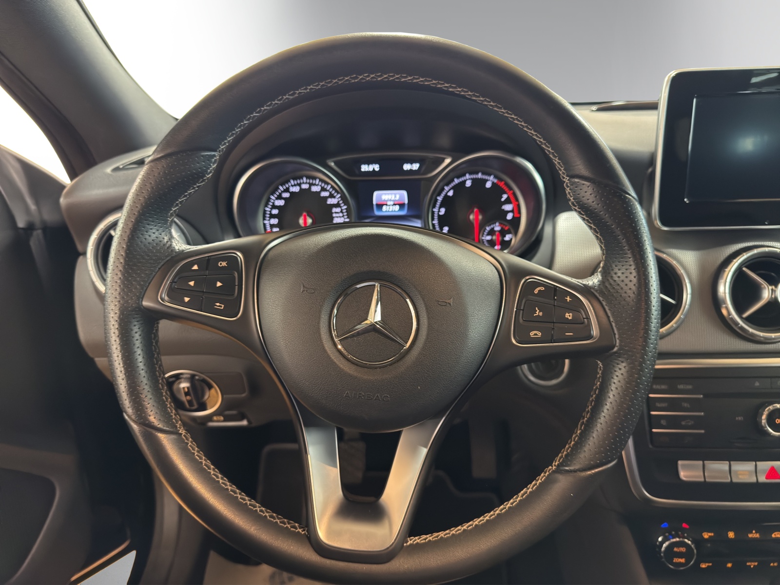 Image MERCEDES-BENZ CLA-180 CLA Shooting Brake 180 Urban